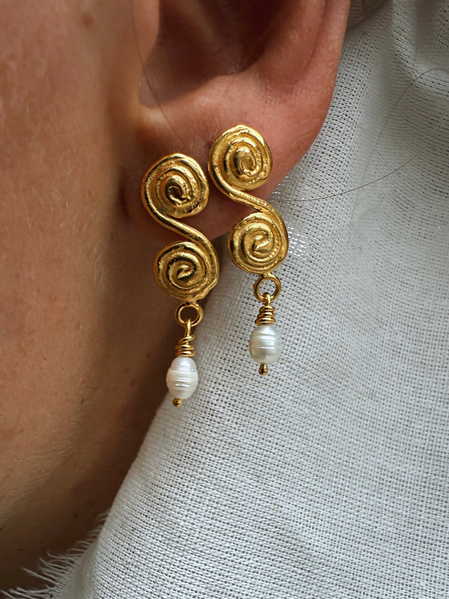 ECHO DRIP EARRINGS GOLD