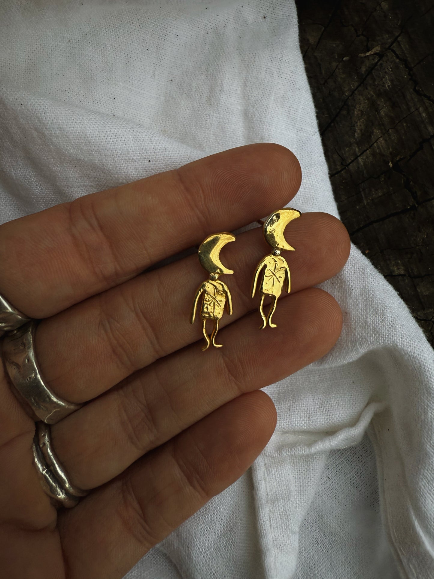 MOON MAN STUDS GOLD