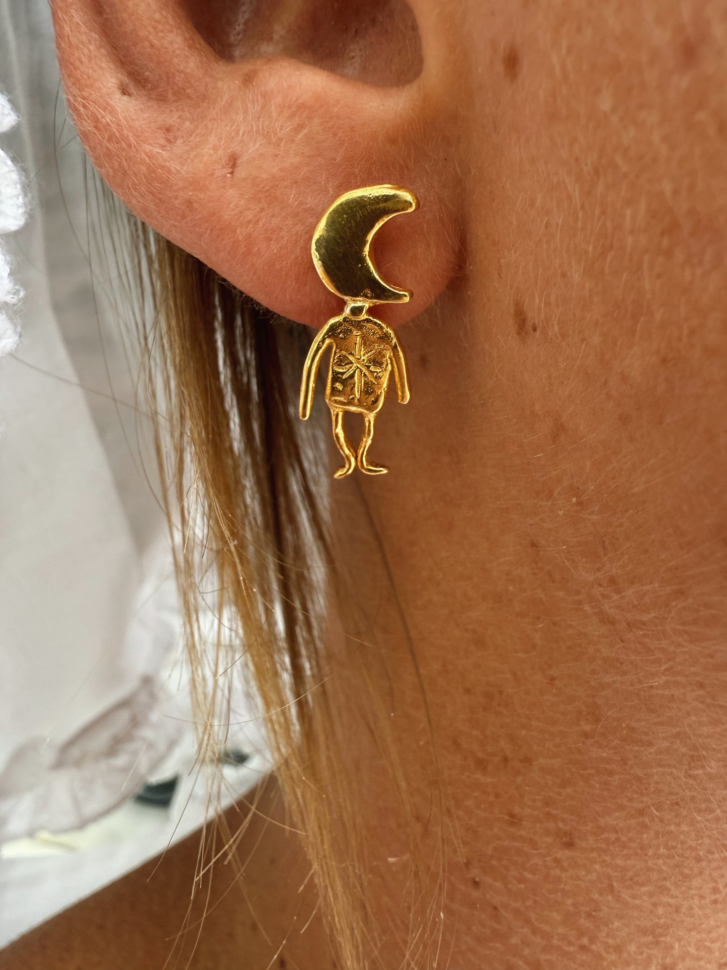 MOON MAN STUDS GOLD