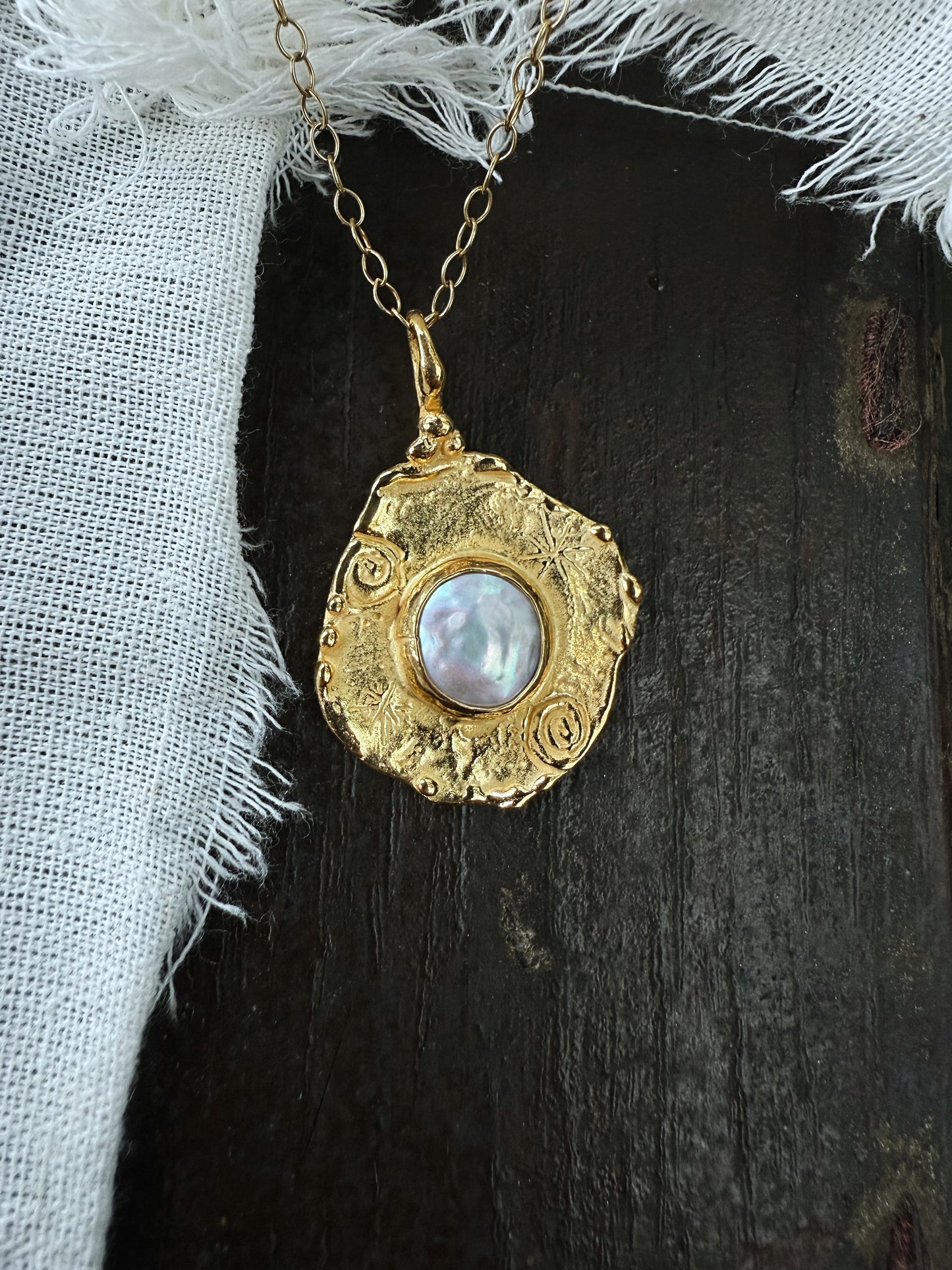 TREASURE TOKEN GOLD
