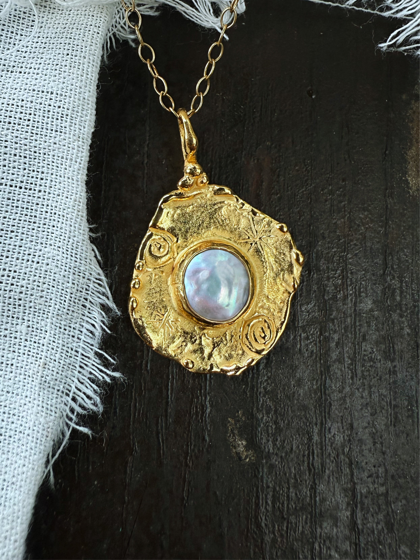 TREASURE TOKEN GOLD