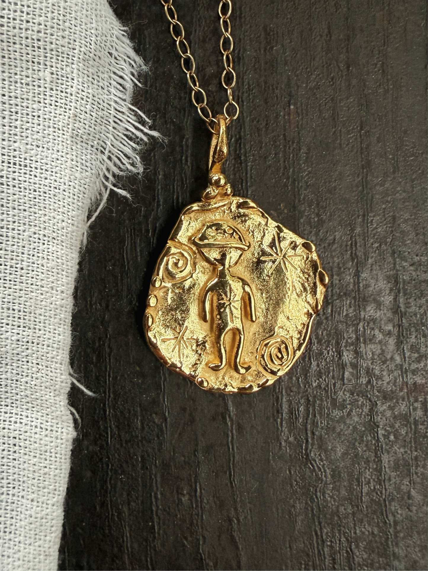 COSMO MAN TOKEN GOLD