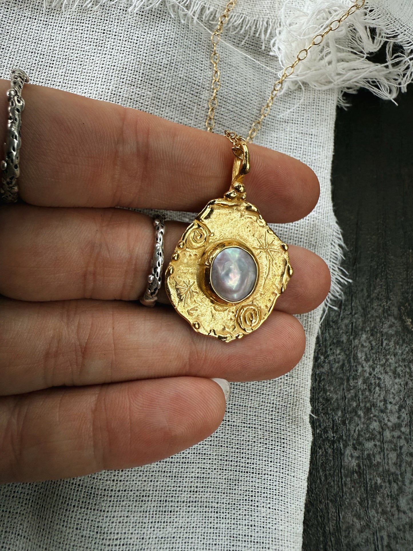 TREASURE TOKEN GOLD