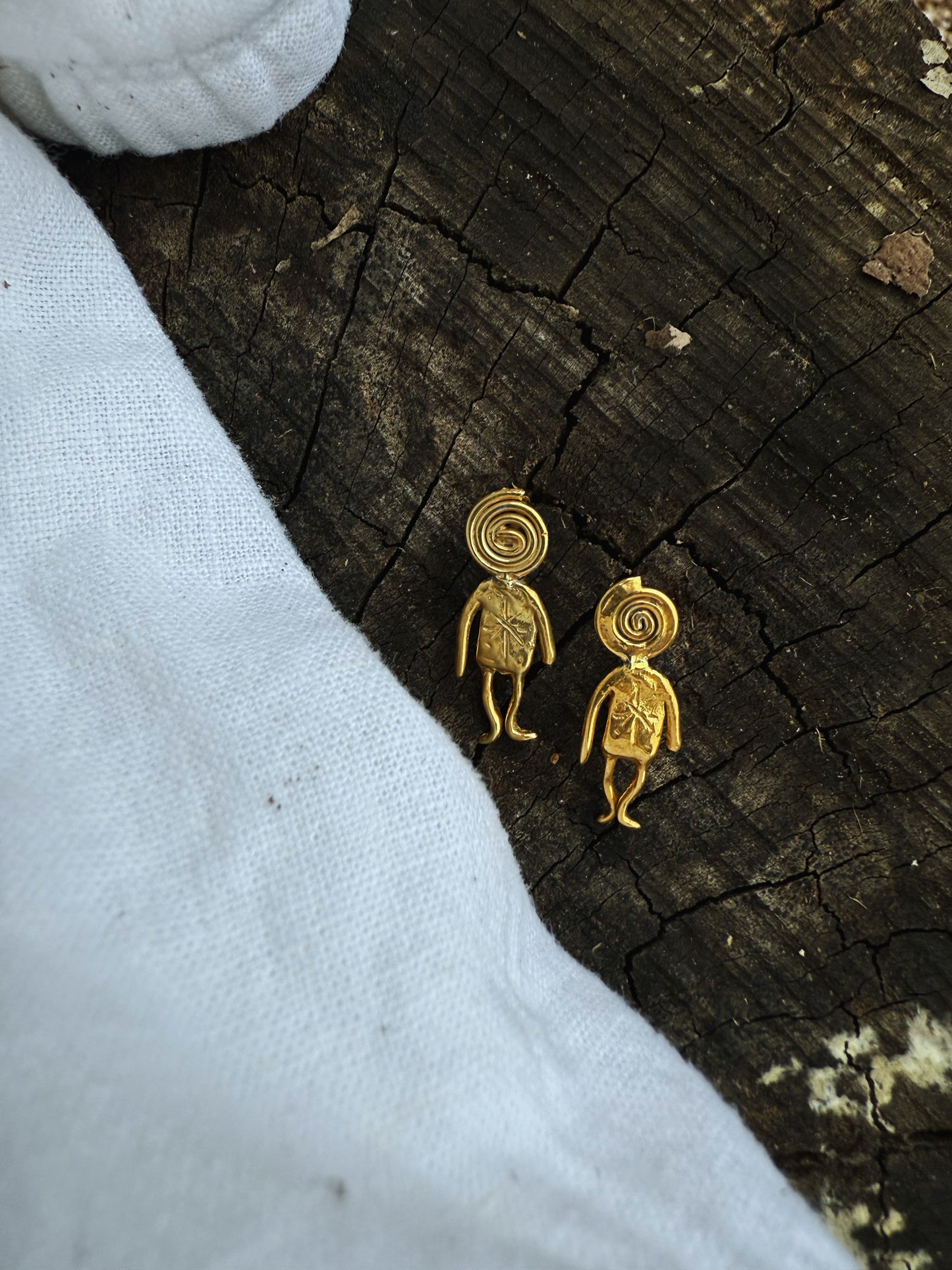 DIZZY MAN STUDS GOLD