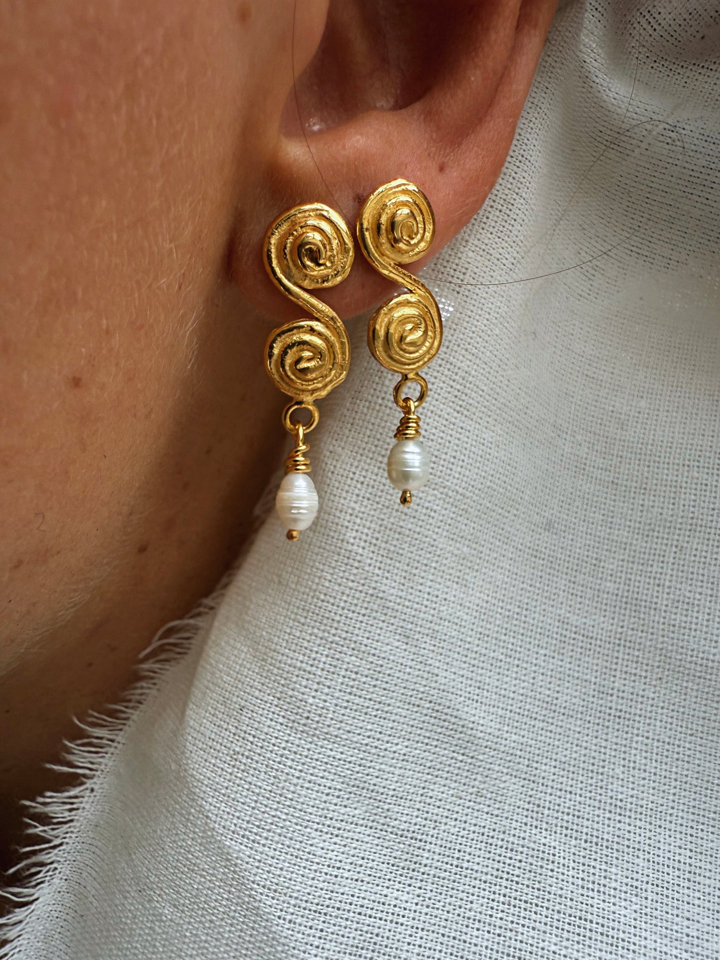 ECHO DRIP EARRINGS GOLD