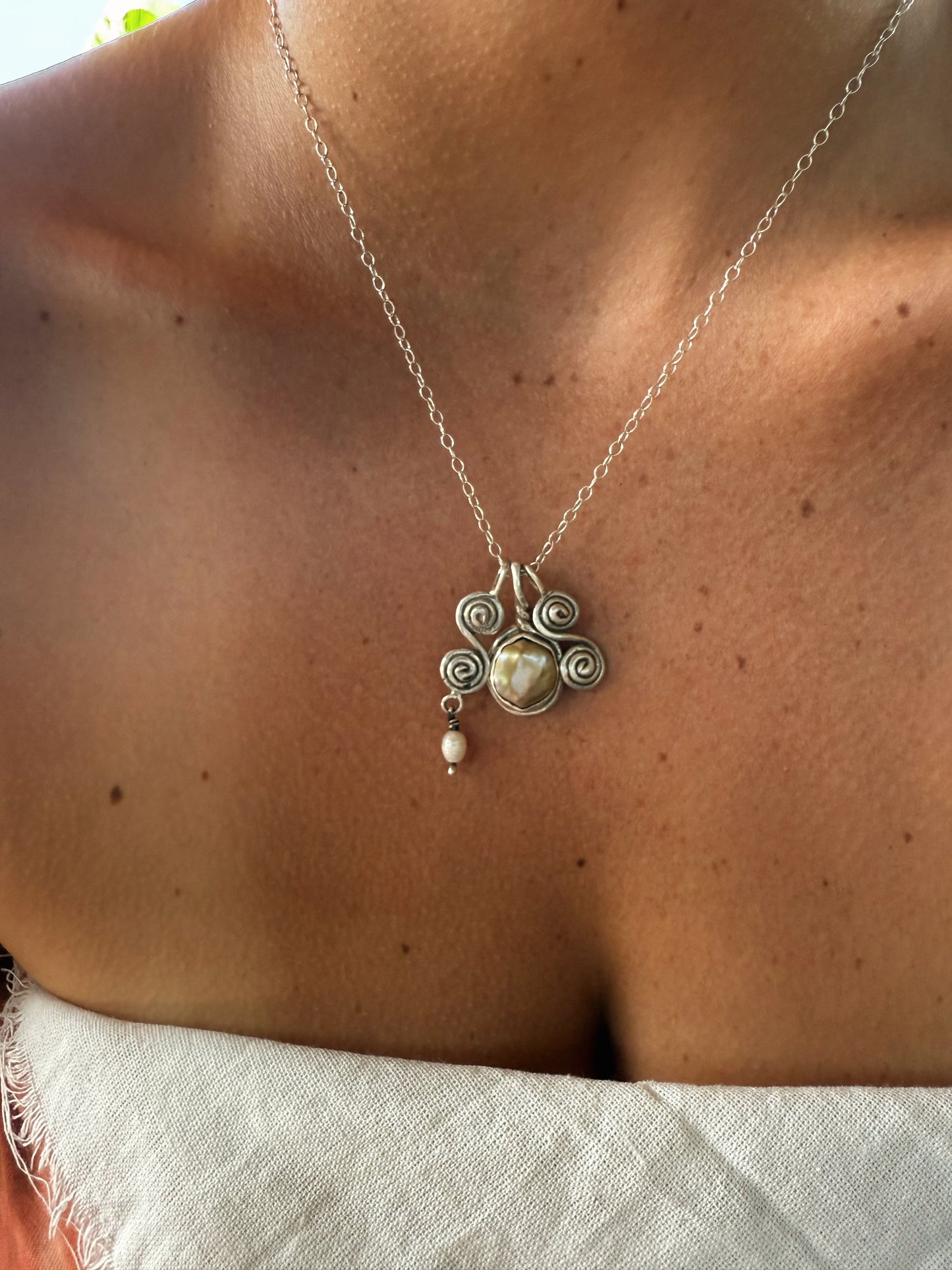 ECHO PENDANT