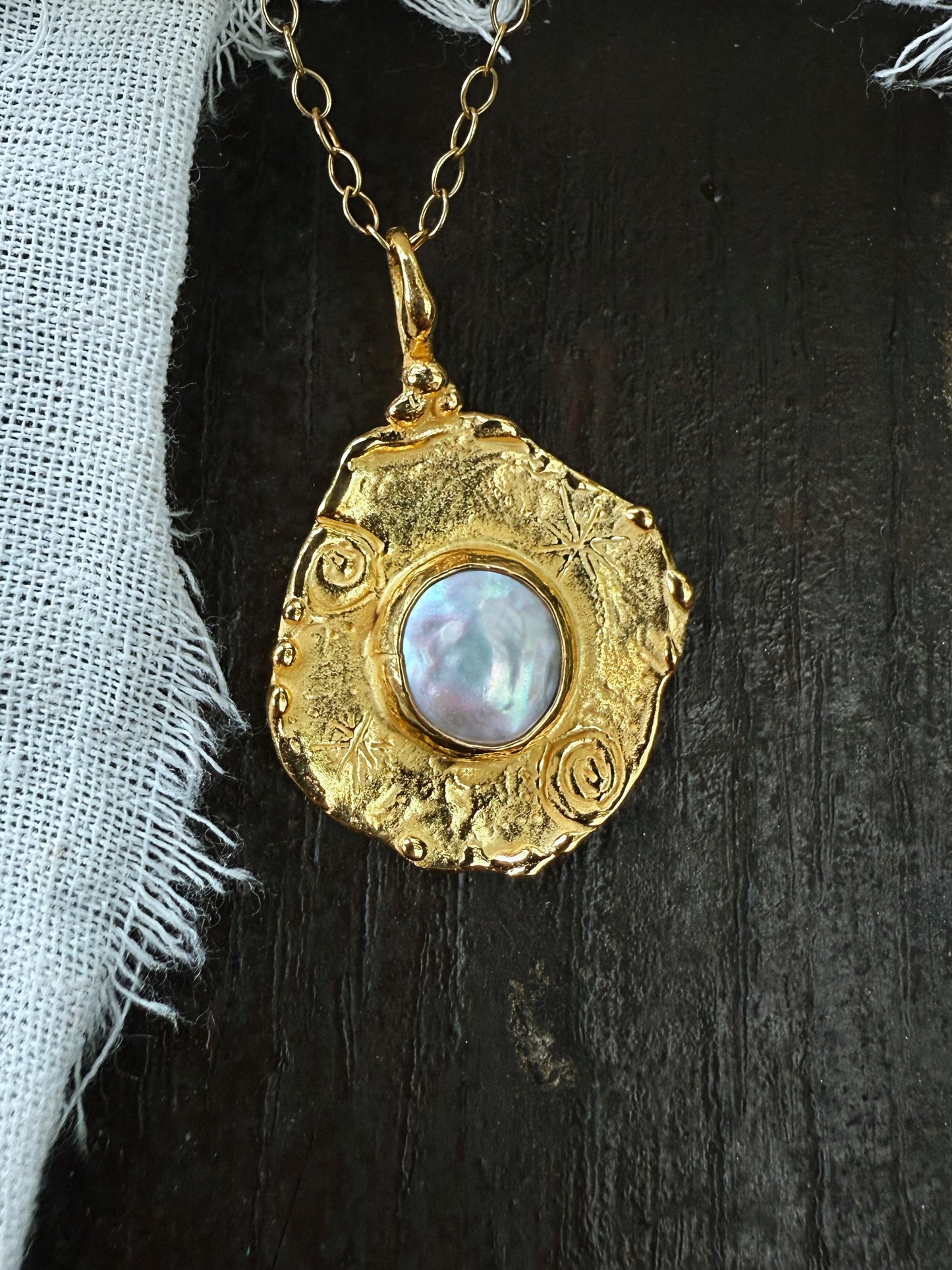 TREASURE TOKEN GOLD