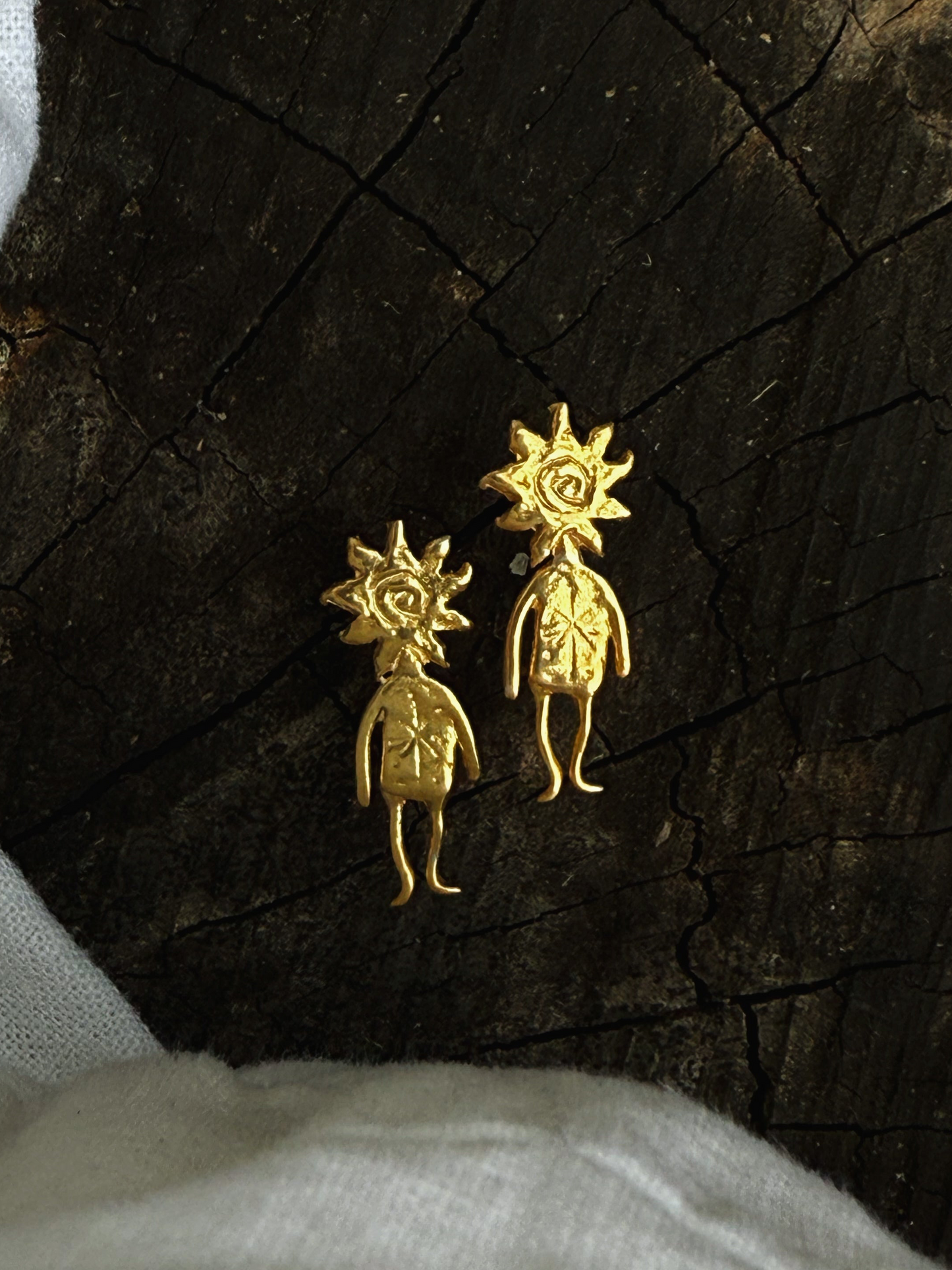 SUN MAN STUDS GOLD