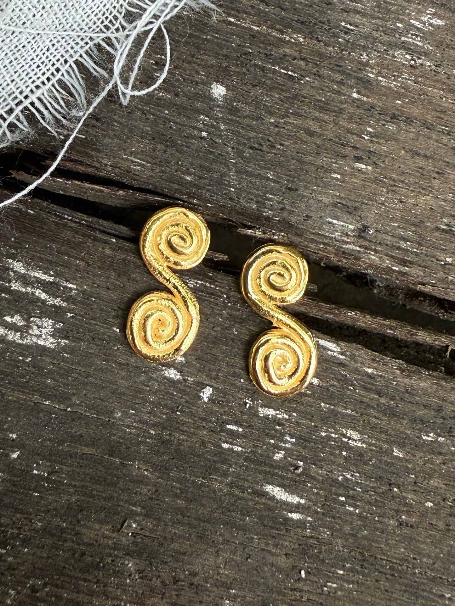 ECHO EARRINGS GOLD