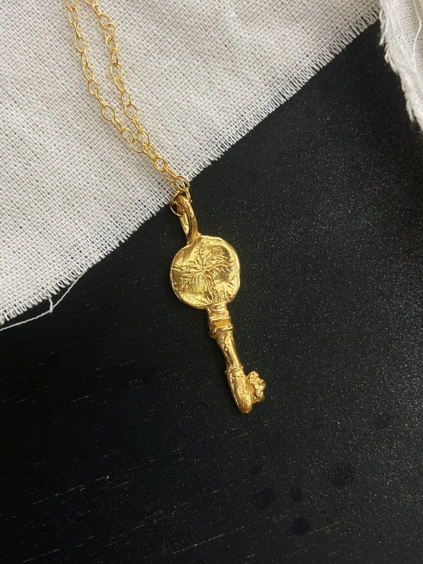 TIKI KEY ✧ GOLD