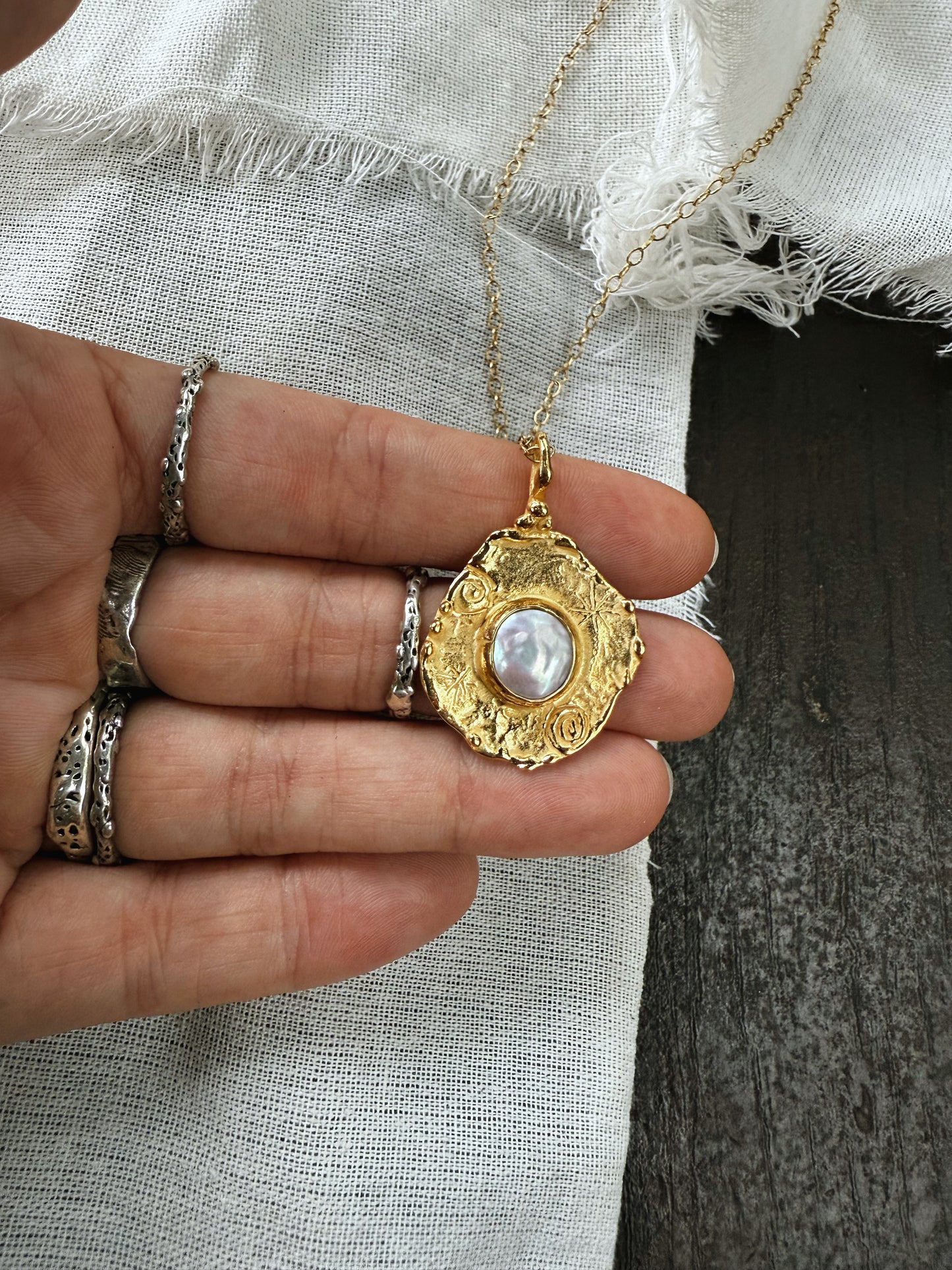 TREASURE TOKEN GOLD