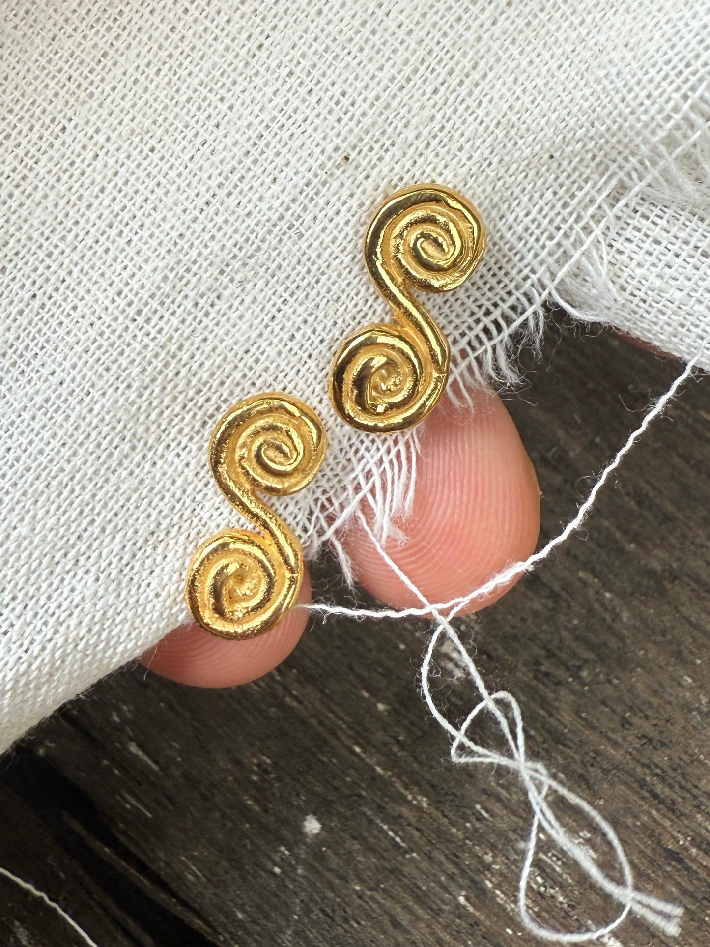 ECHO EARRINGS GOLD
