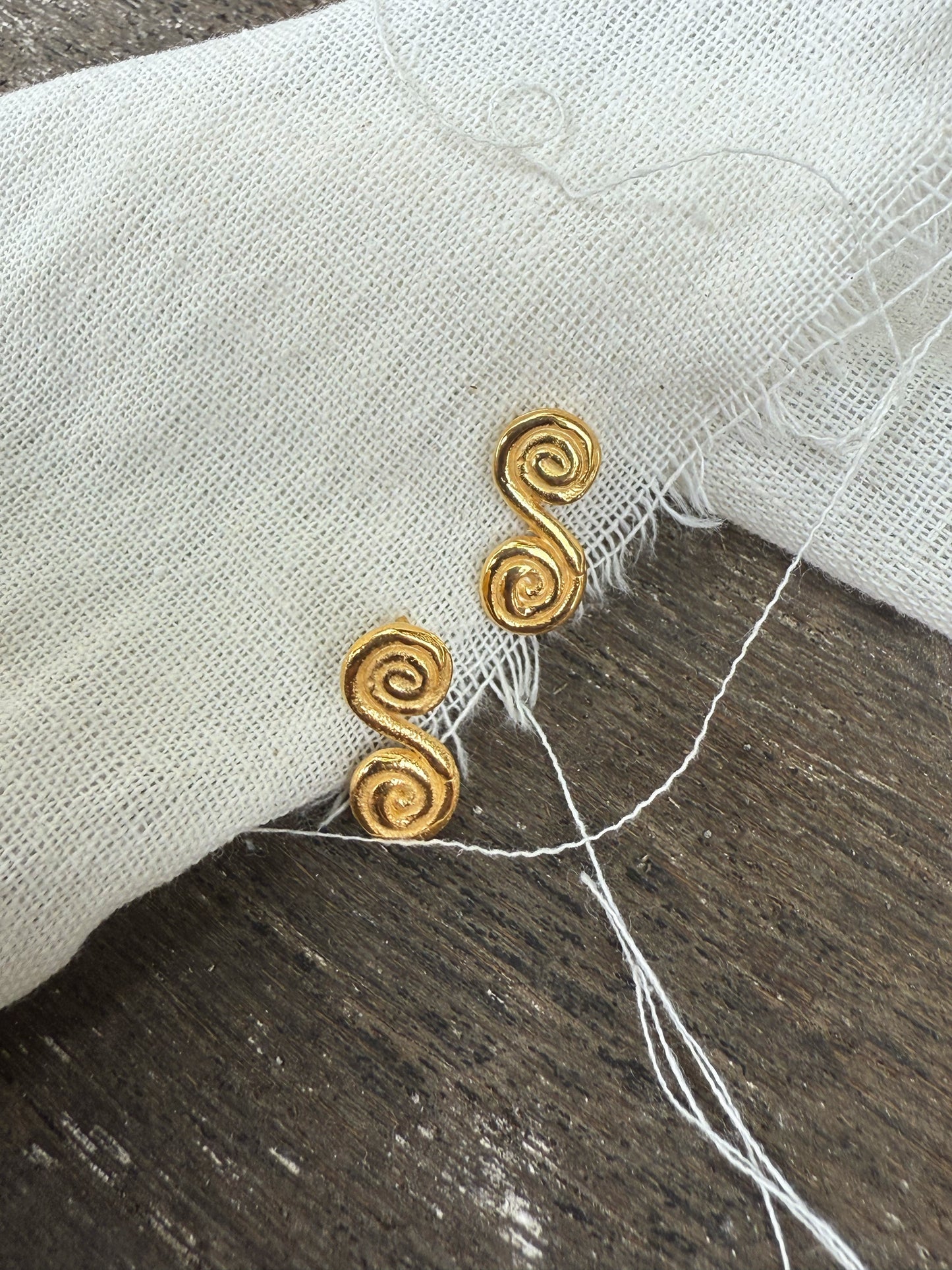 ECHO EARRINGS GOLD