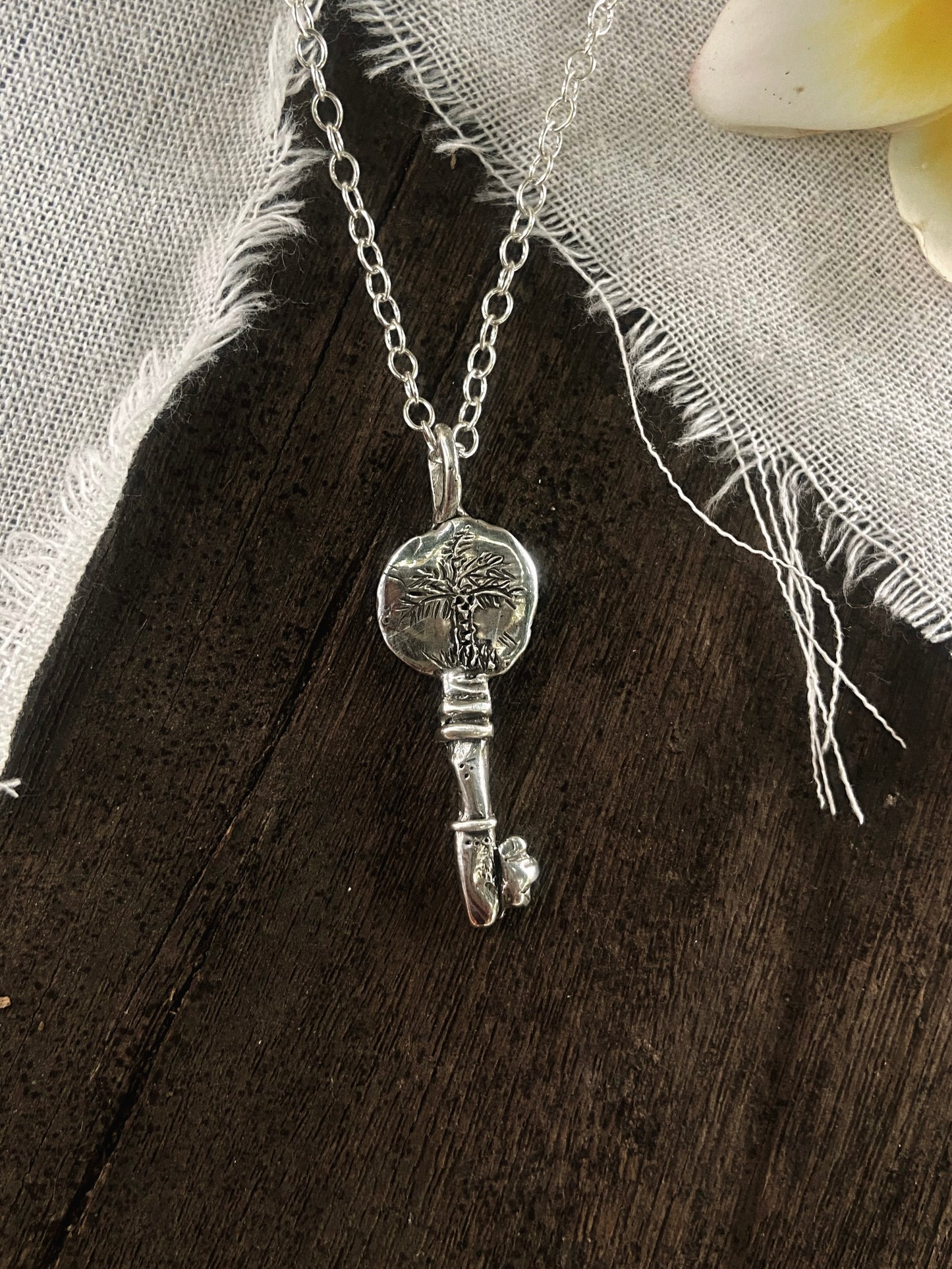 TIKI KEY
