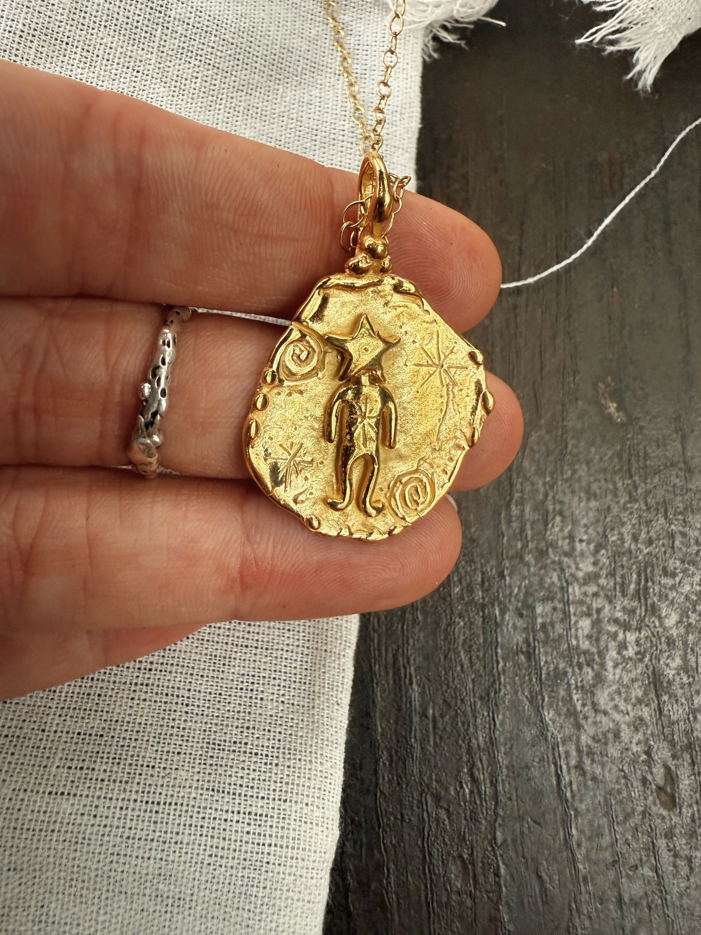 STAR MAN TOKEN GOLD