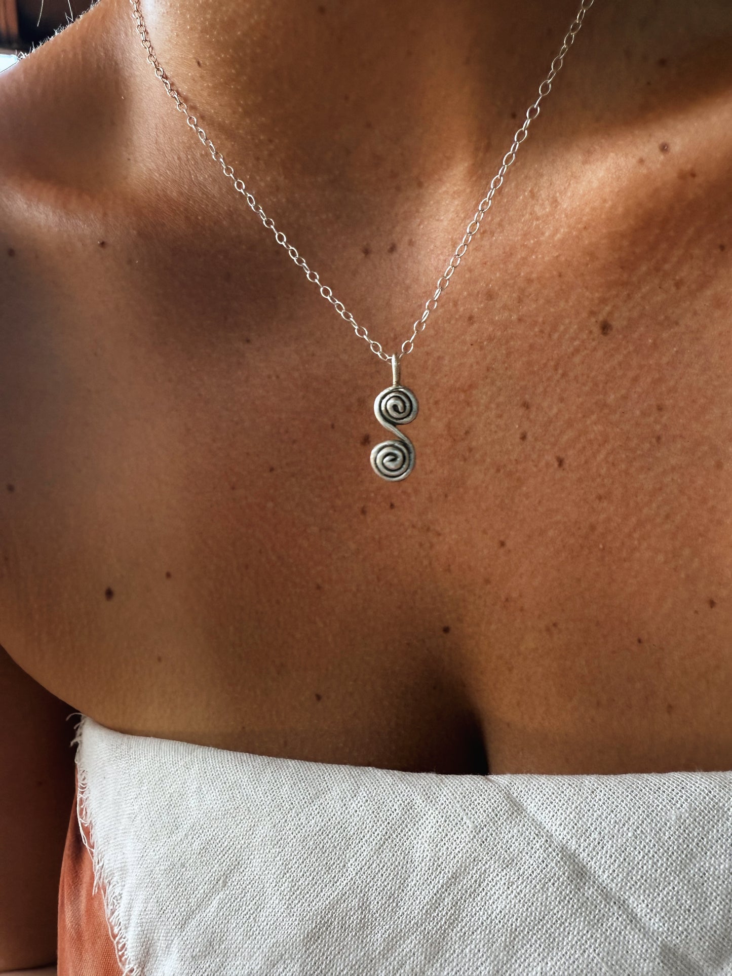 ECHO PENDANT