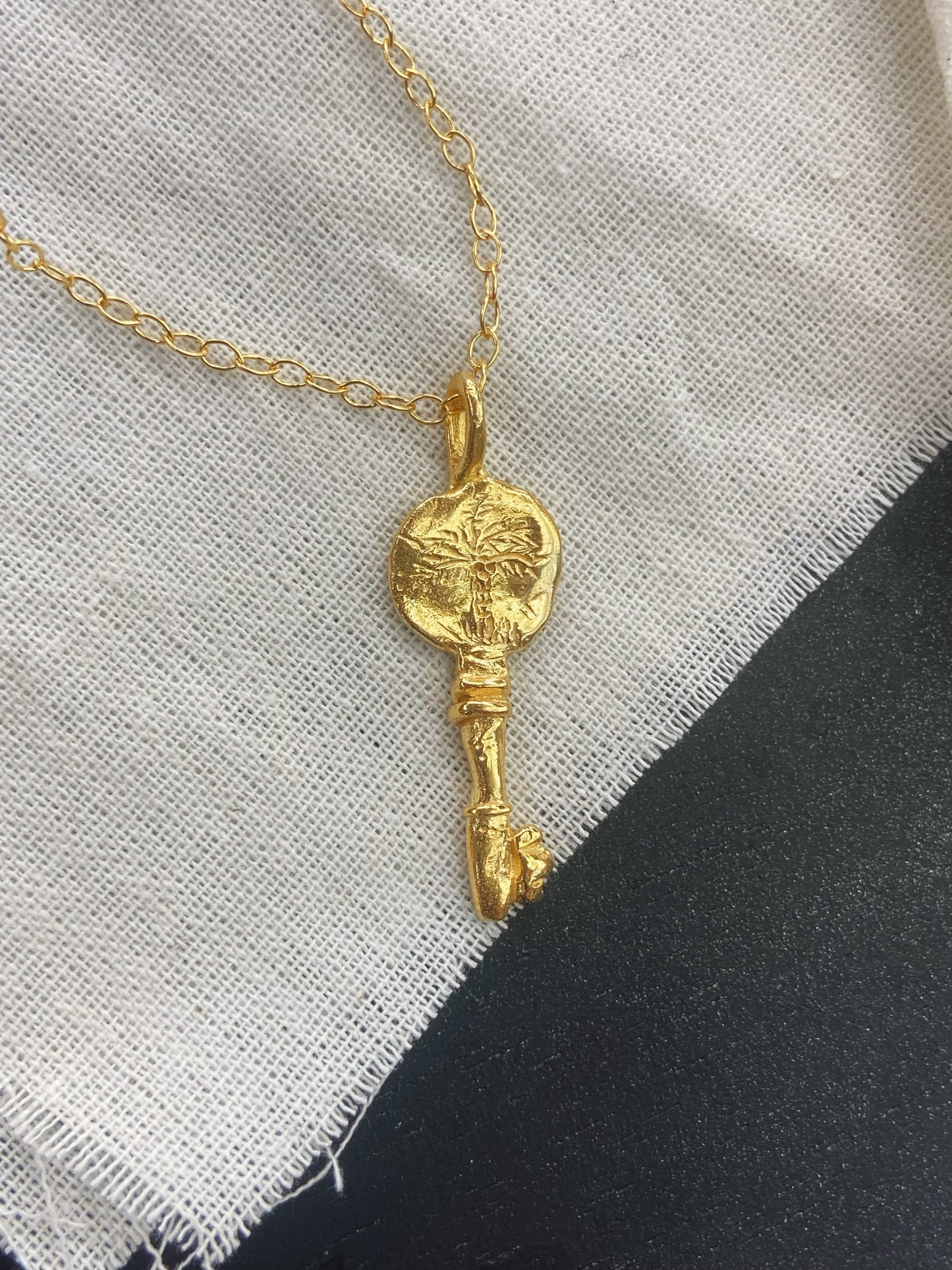 TIKI KEY ✧ GOLD