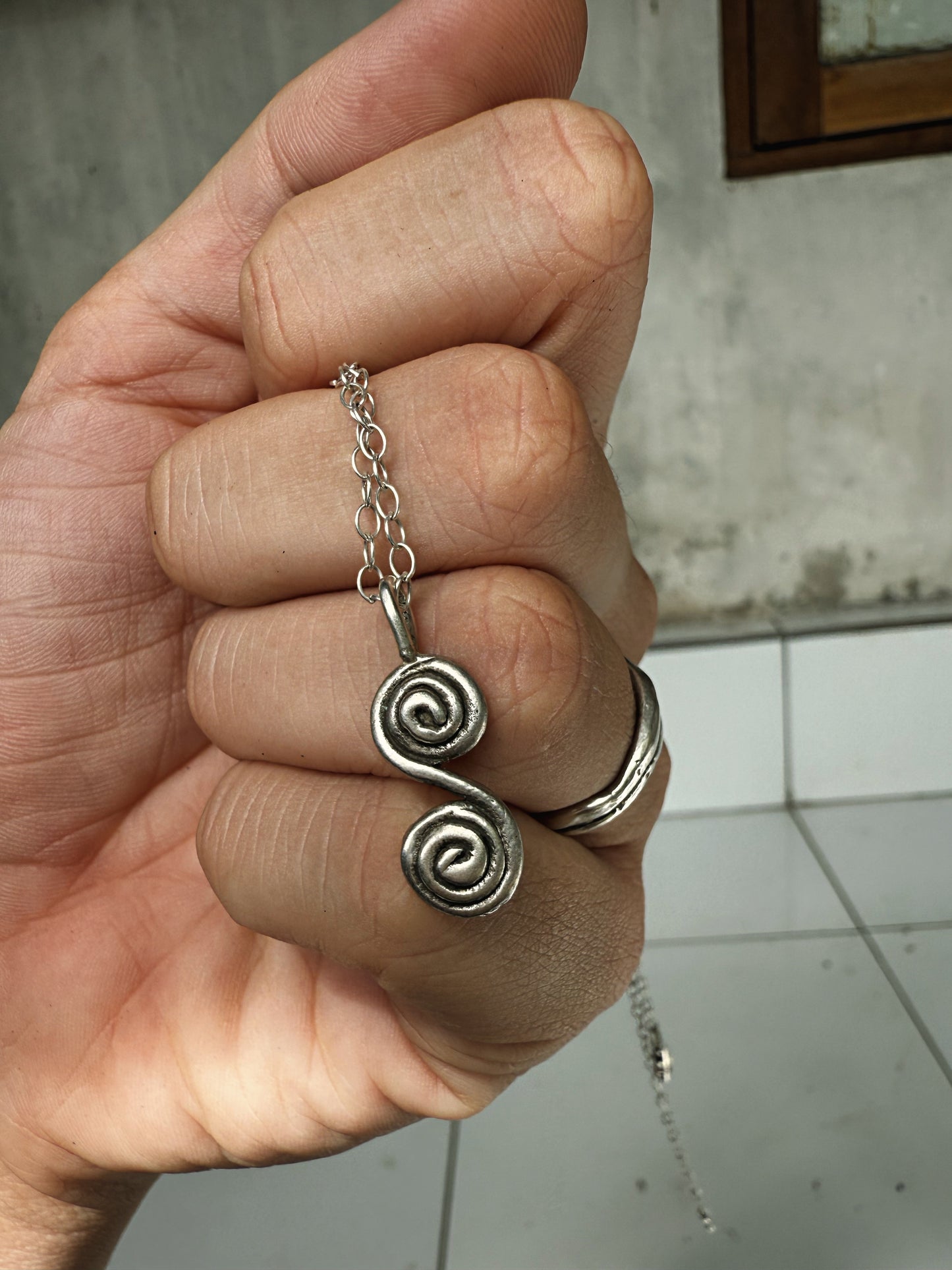 ECHO PENDANT