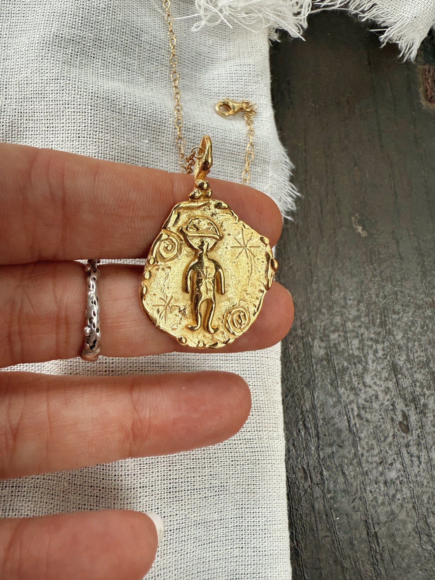 COSMO MAN TOKEN GOLD