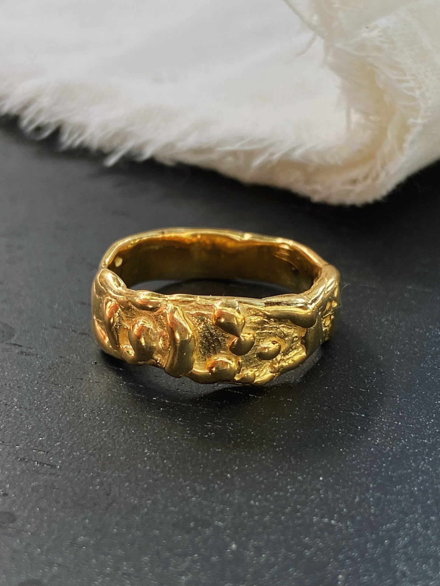 LAVA ROCK ✧ GOLD