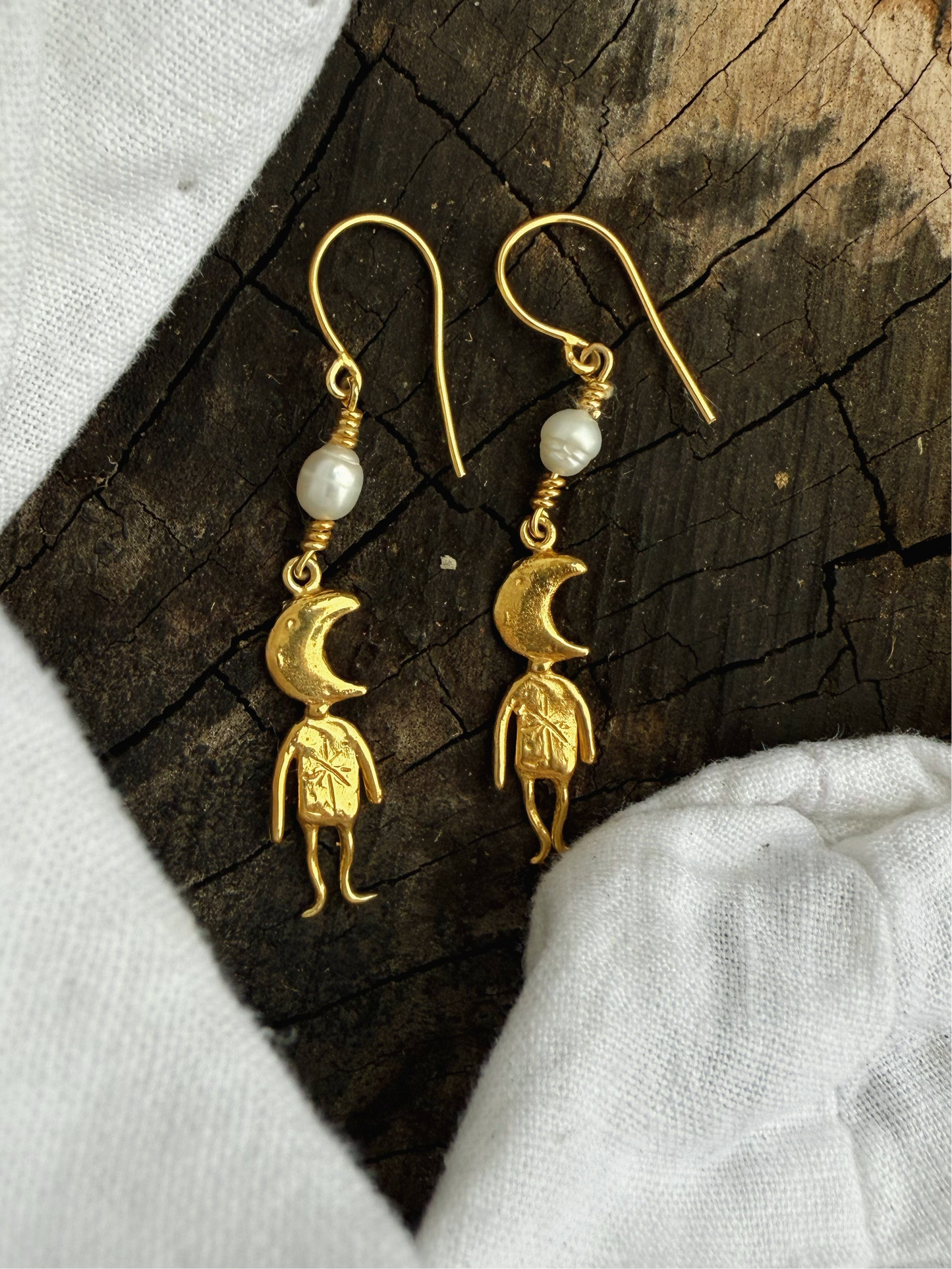 MOON MAN PEARL DROP GOLD