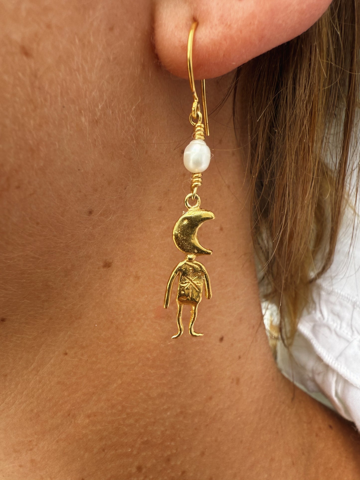 MOON MAN PEARL DROP GOLD