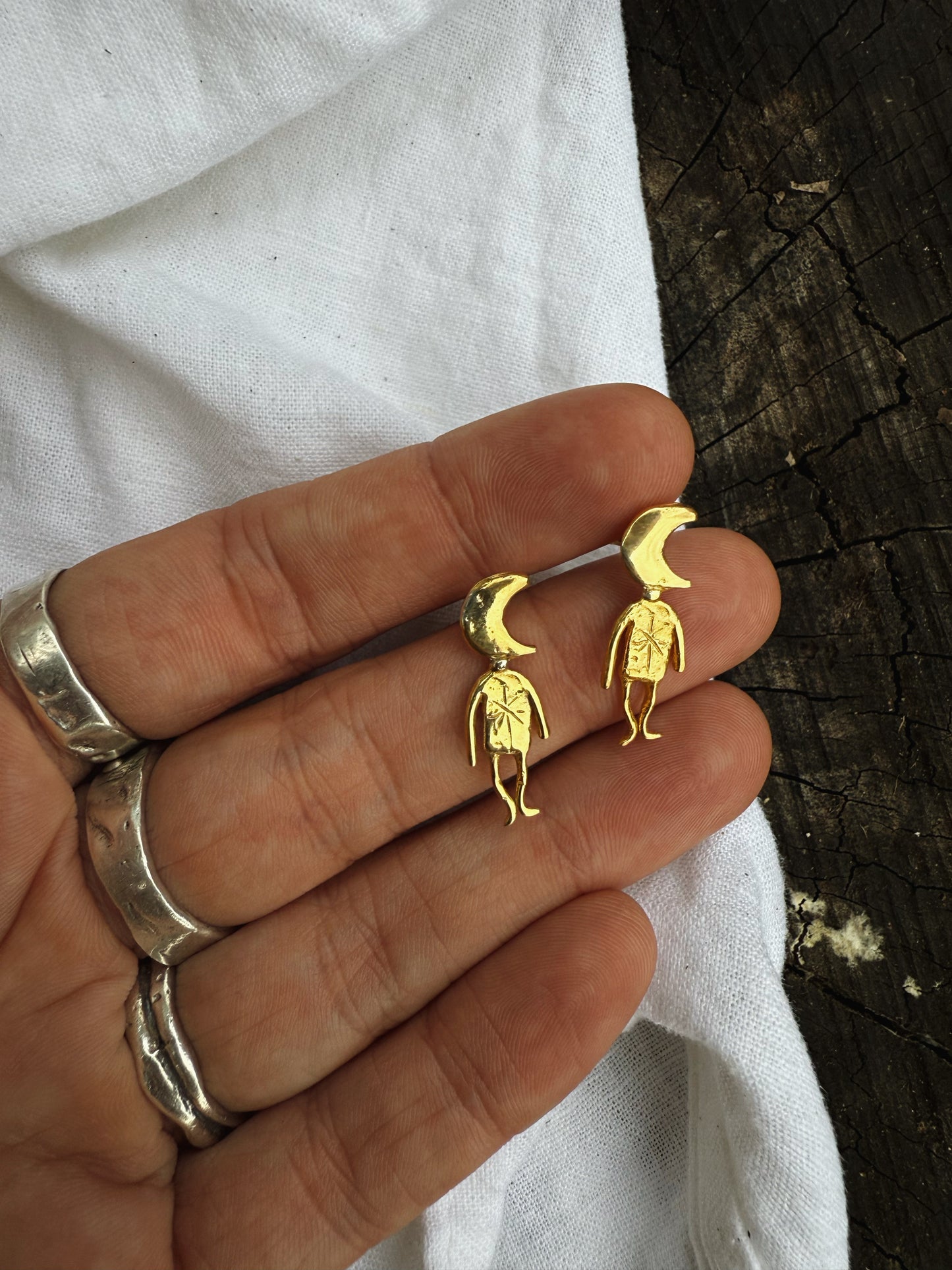 MOON MAN STUDS GOLD