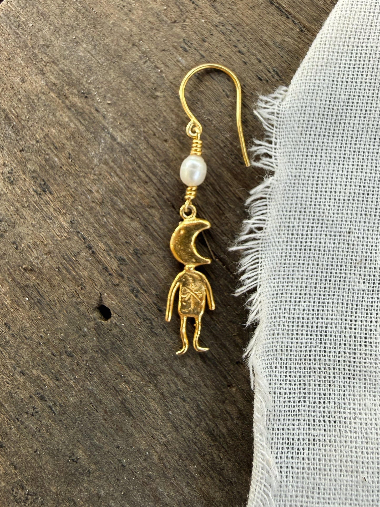 MOON MAN PEARL DROP GOLD