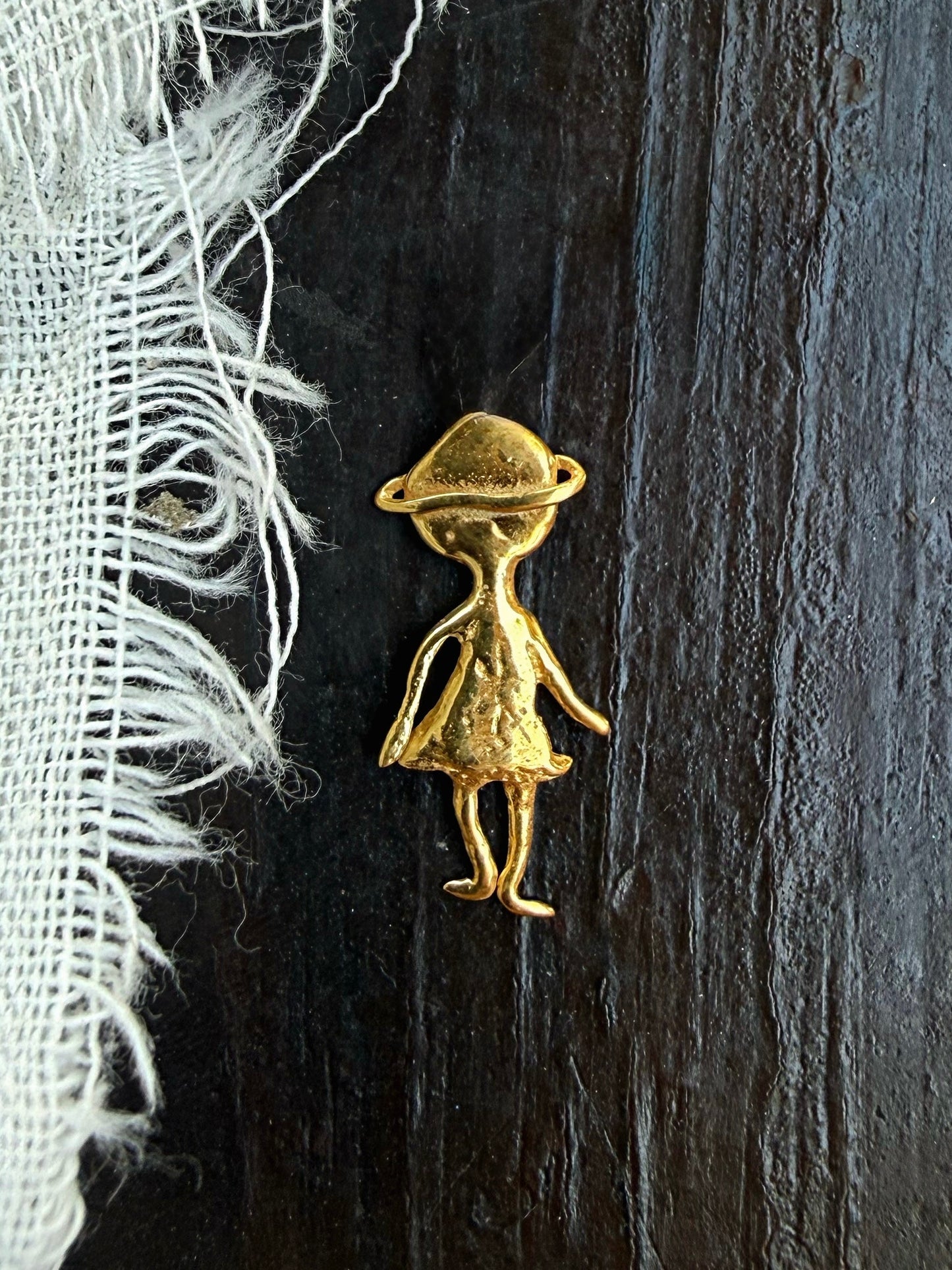 COSMO GIRL STUD GOLD