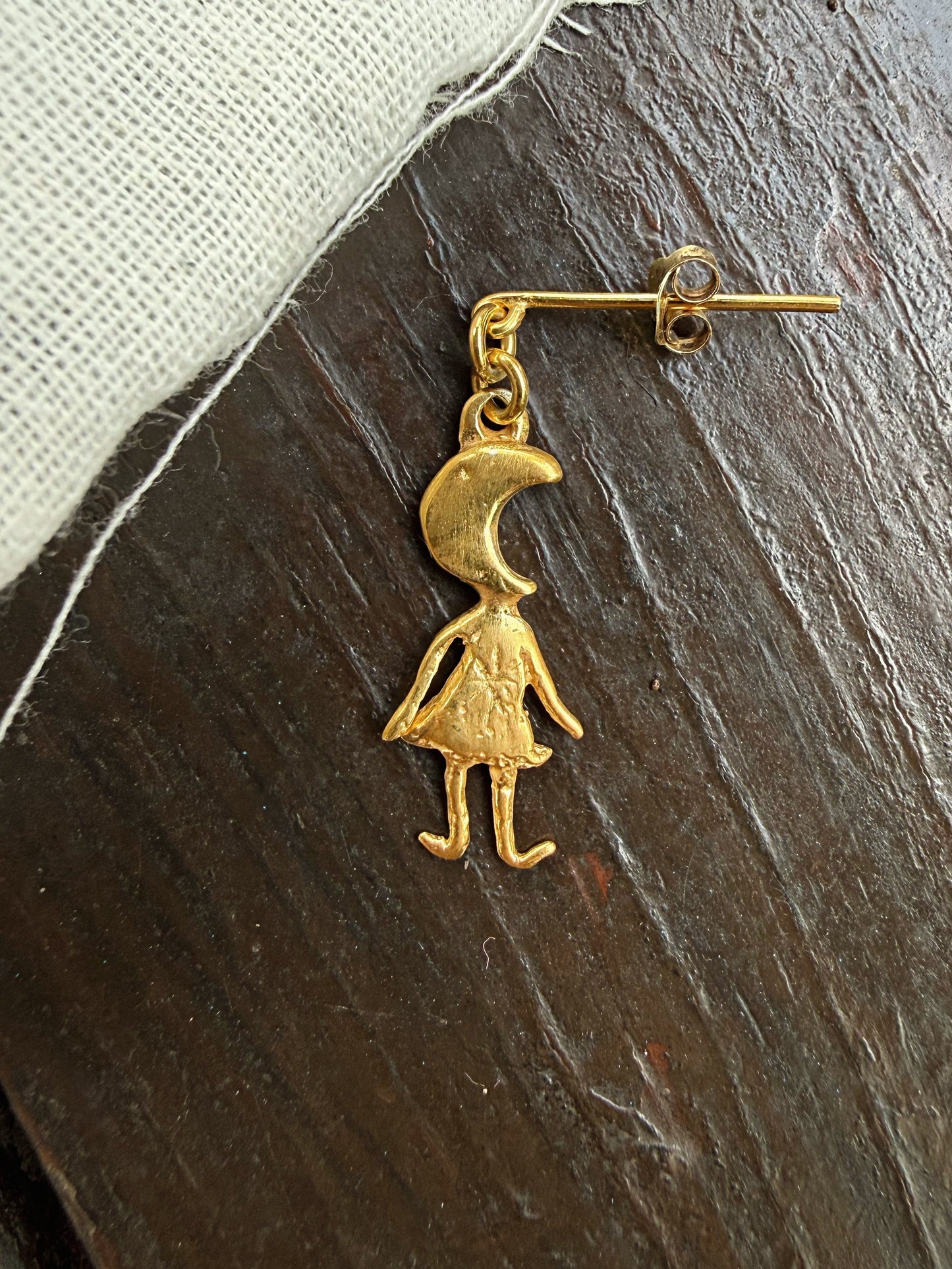 MOON GIRL GOLD
