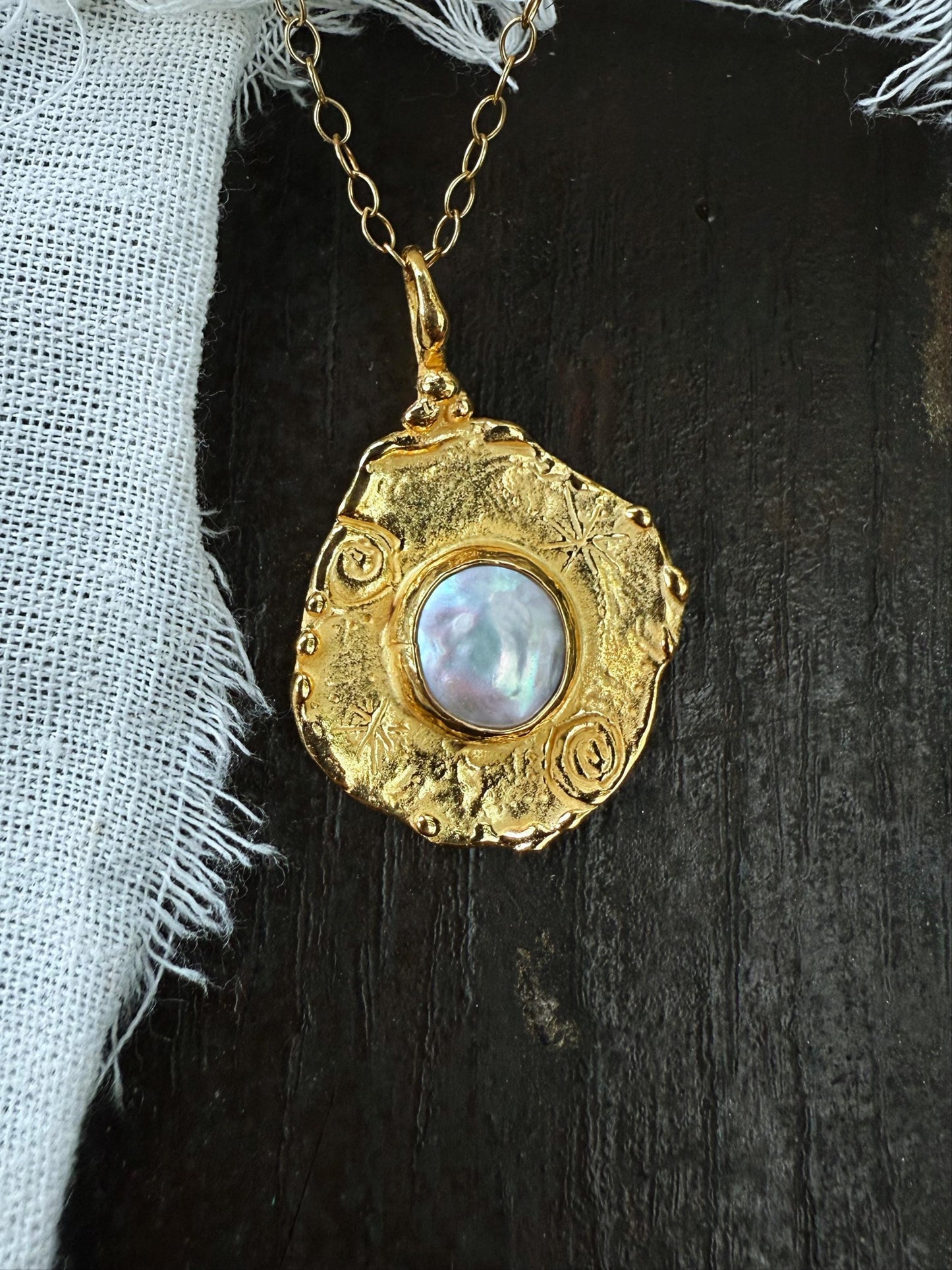 TREASURE TOKEN GOLD