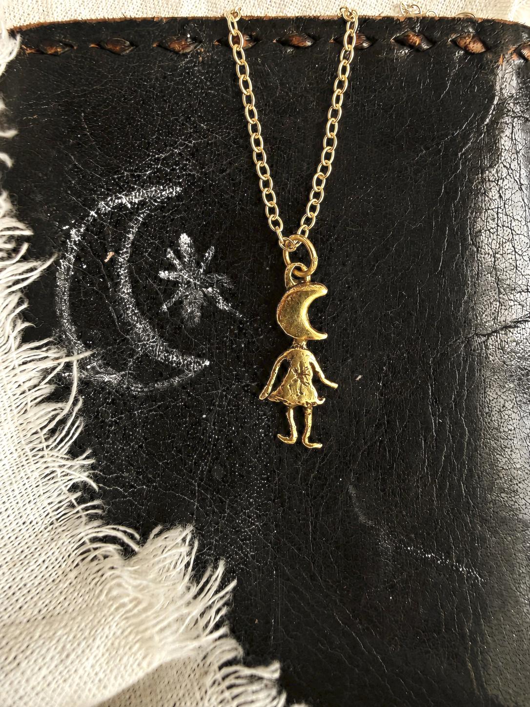 MOON GIRL gold