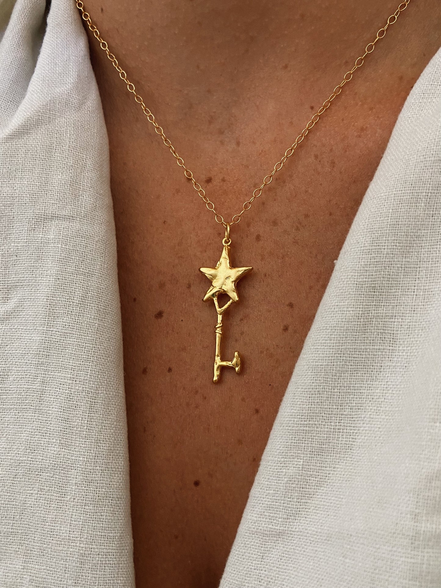 ASTRO KEY ✧ GOLD