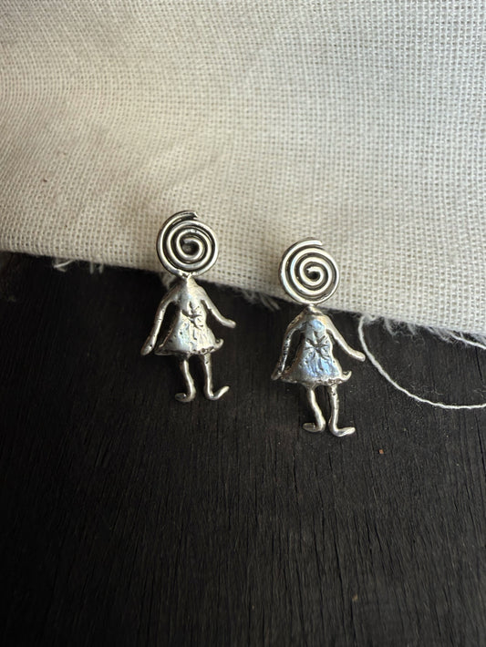 DIZZY GIRL STUDS