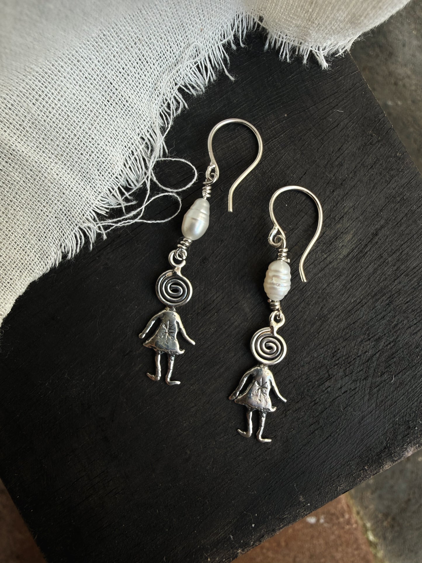 DIZZY GIRL PEARL DROPS