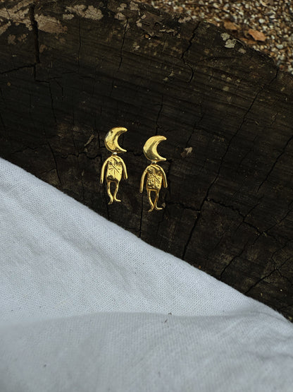 MOON MAN STUDS GOLD