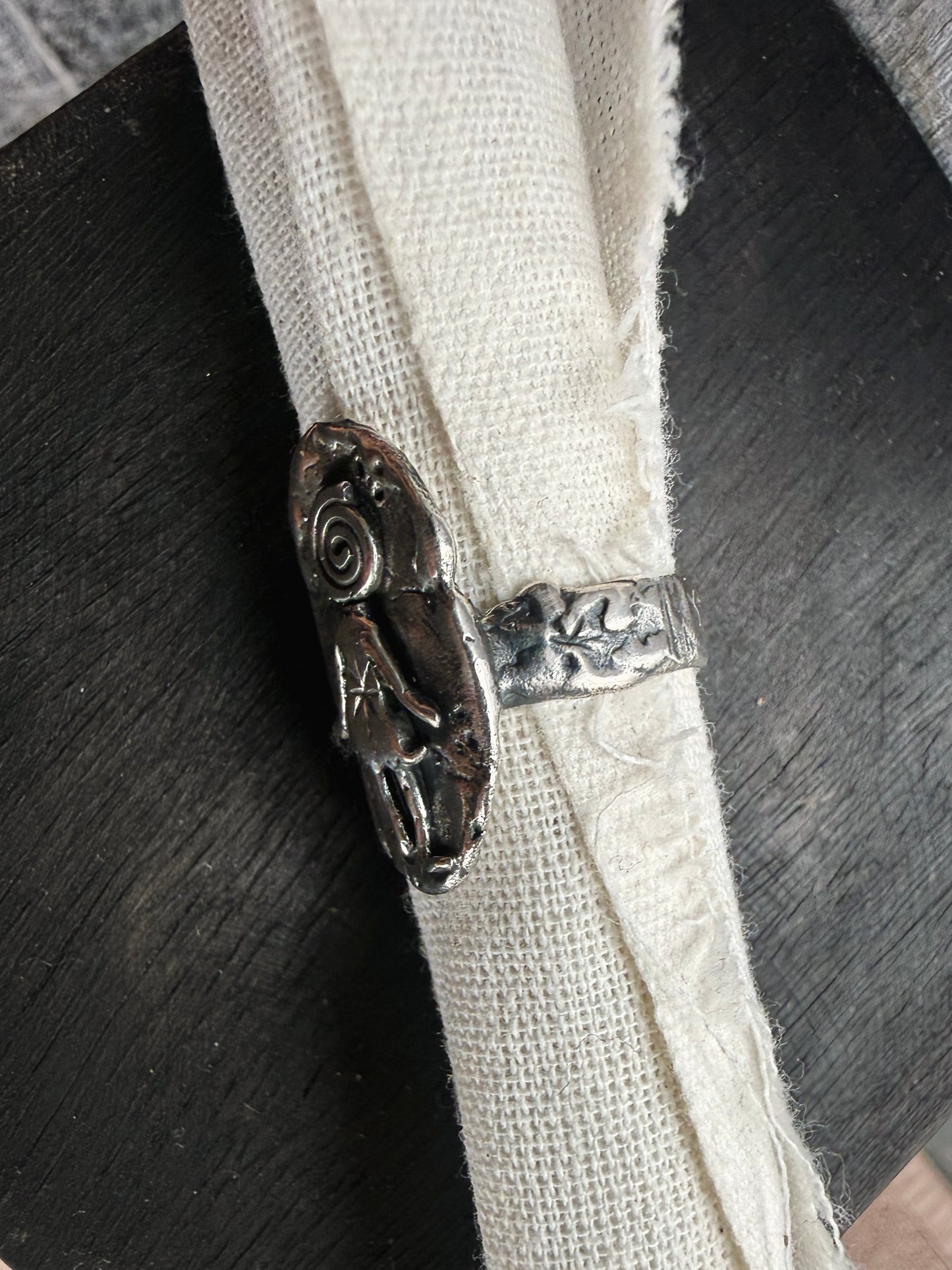 DIZZY GIRL RING