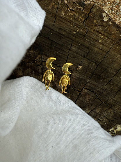 MOON MAN STUDS GOLD