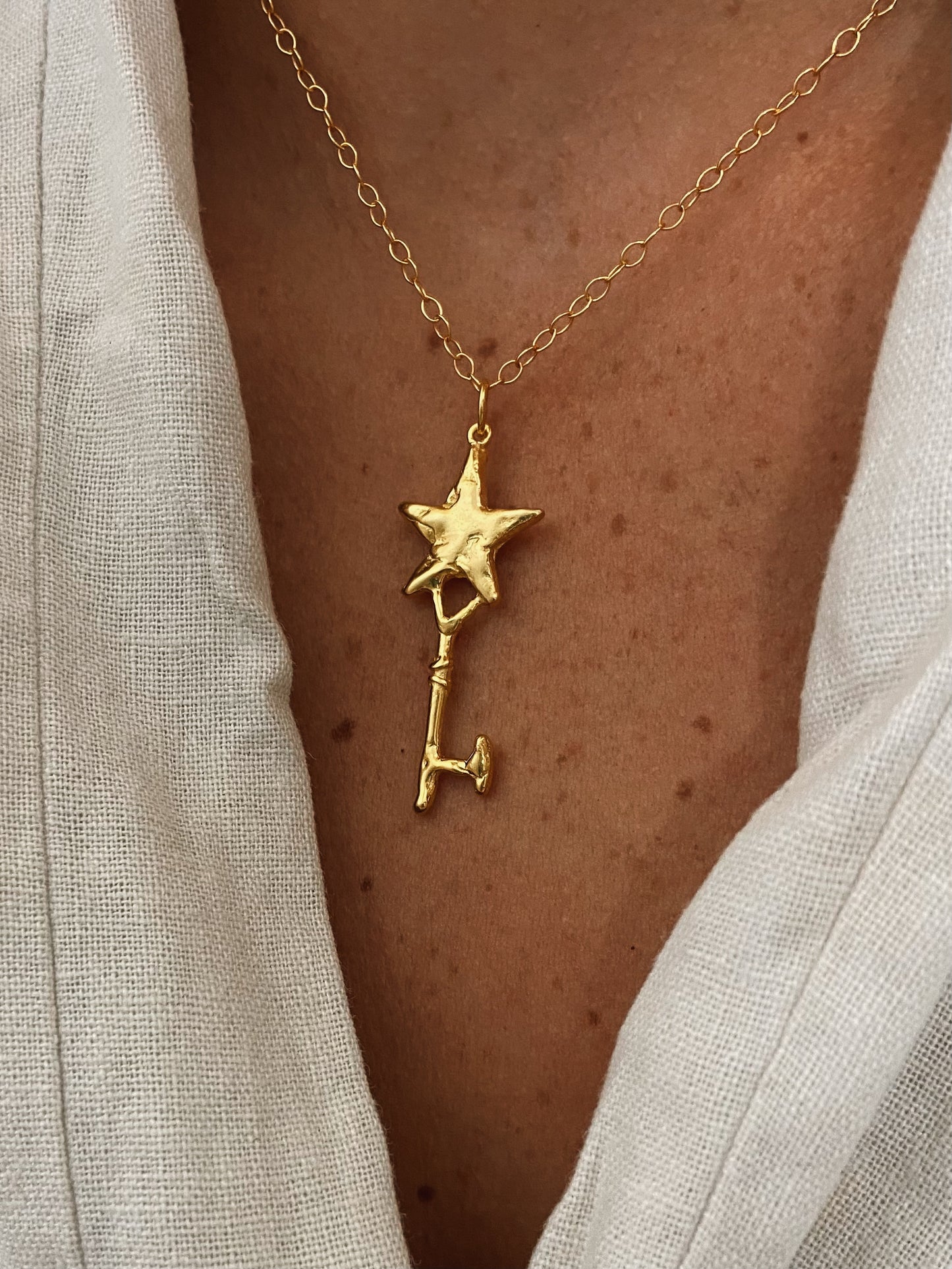 ASTRO KEY ✧ GOLD
