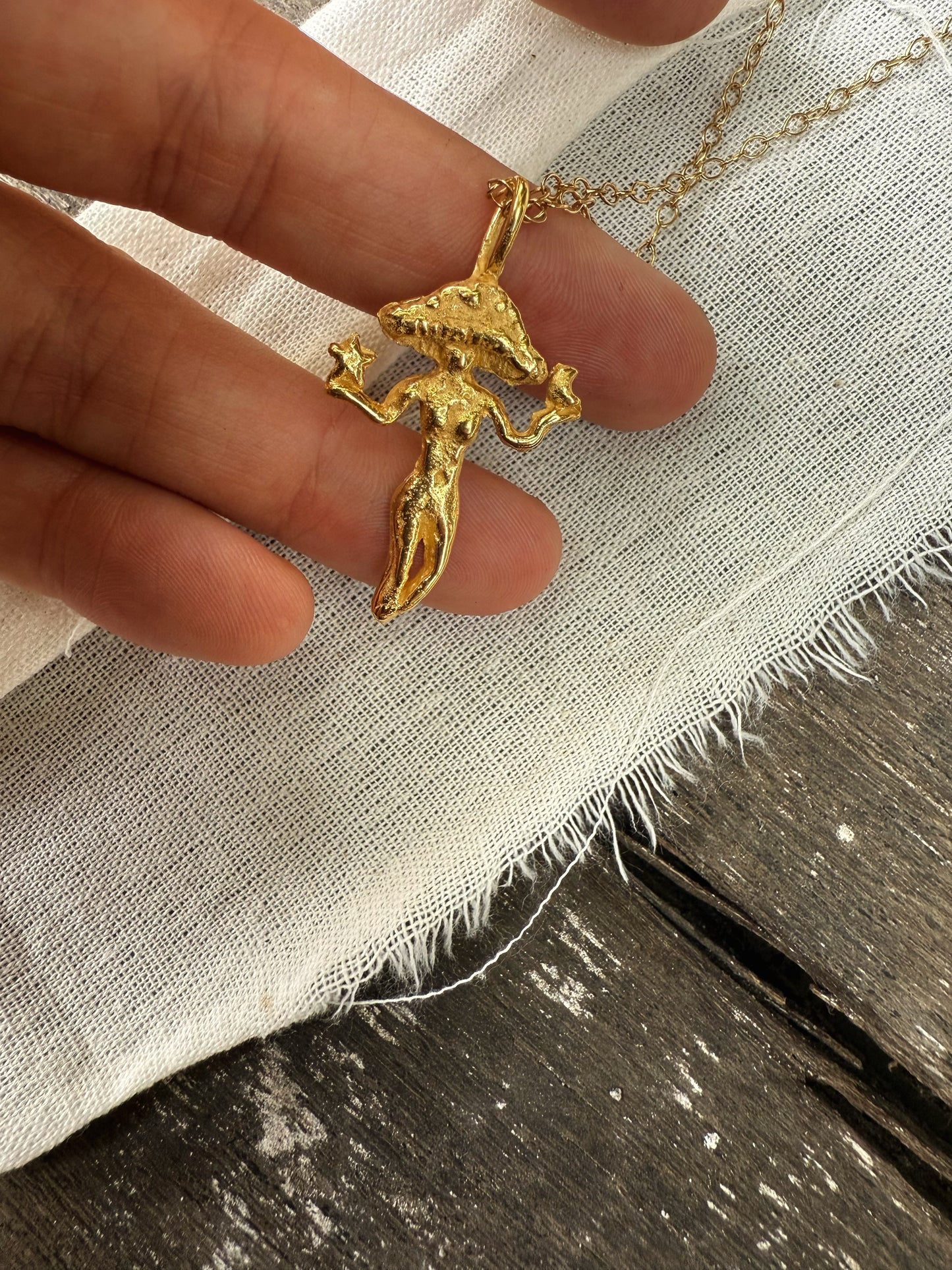 MYCELESTIA GOLD