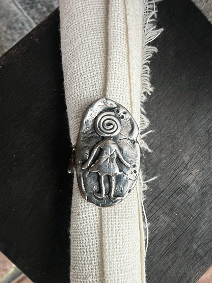 DIZZY GIRL RING