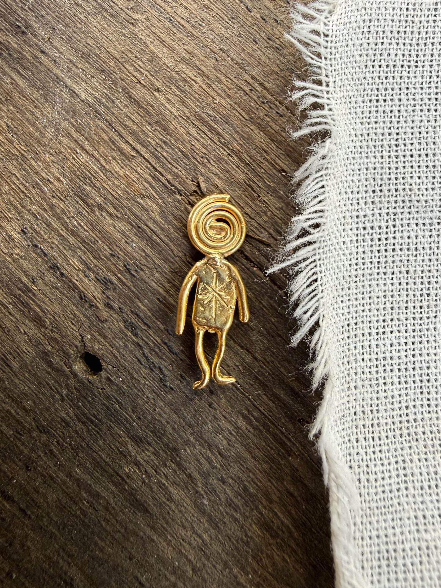 DIZZY MAN STUD GOLD