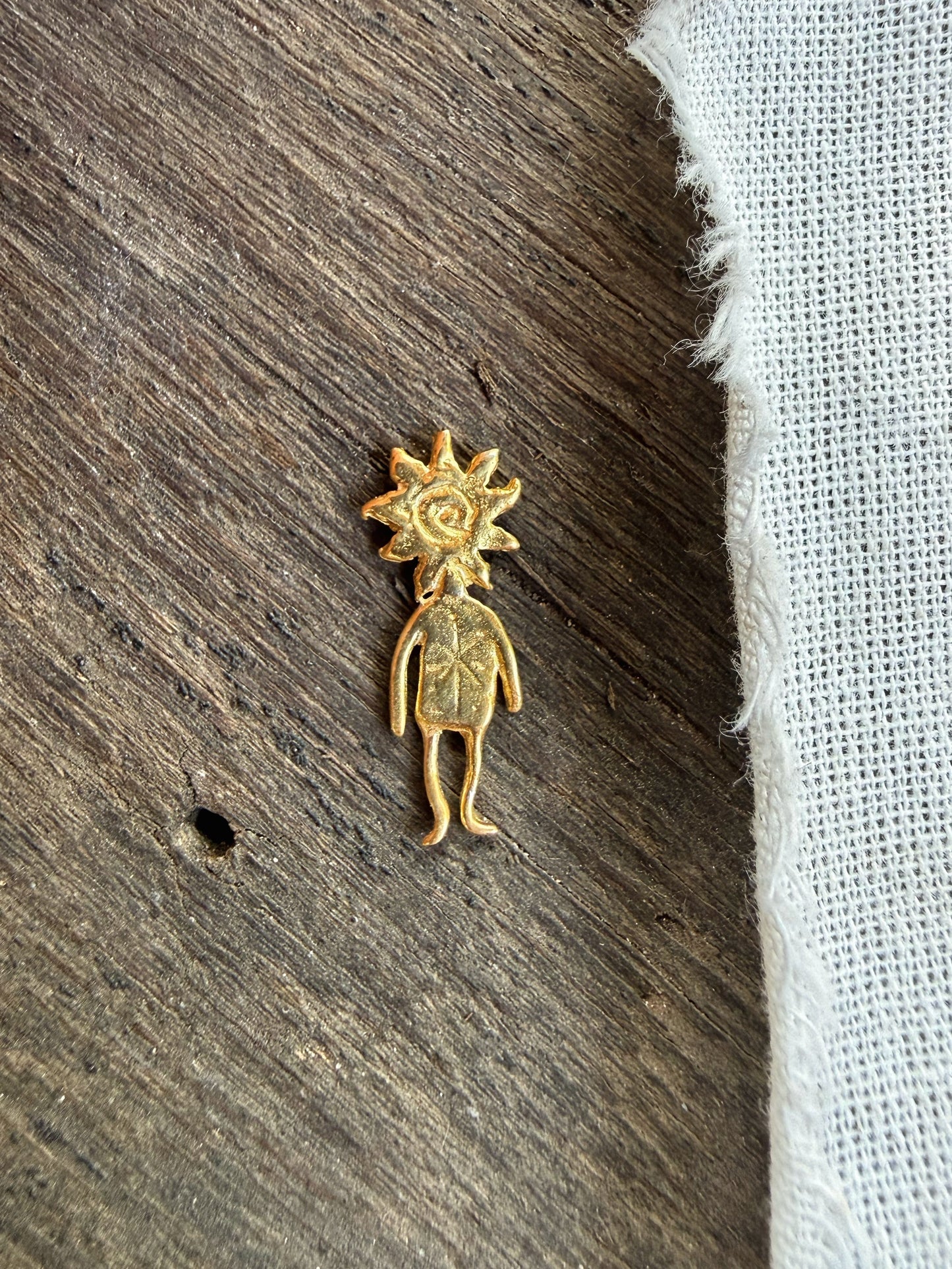 SUN MAN STUD GOLD