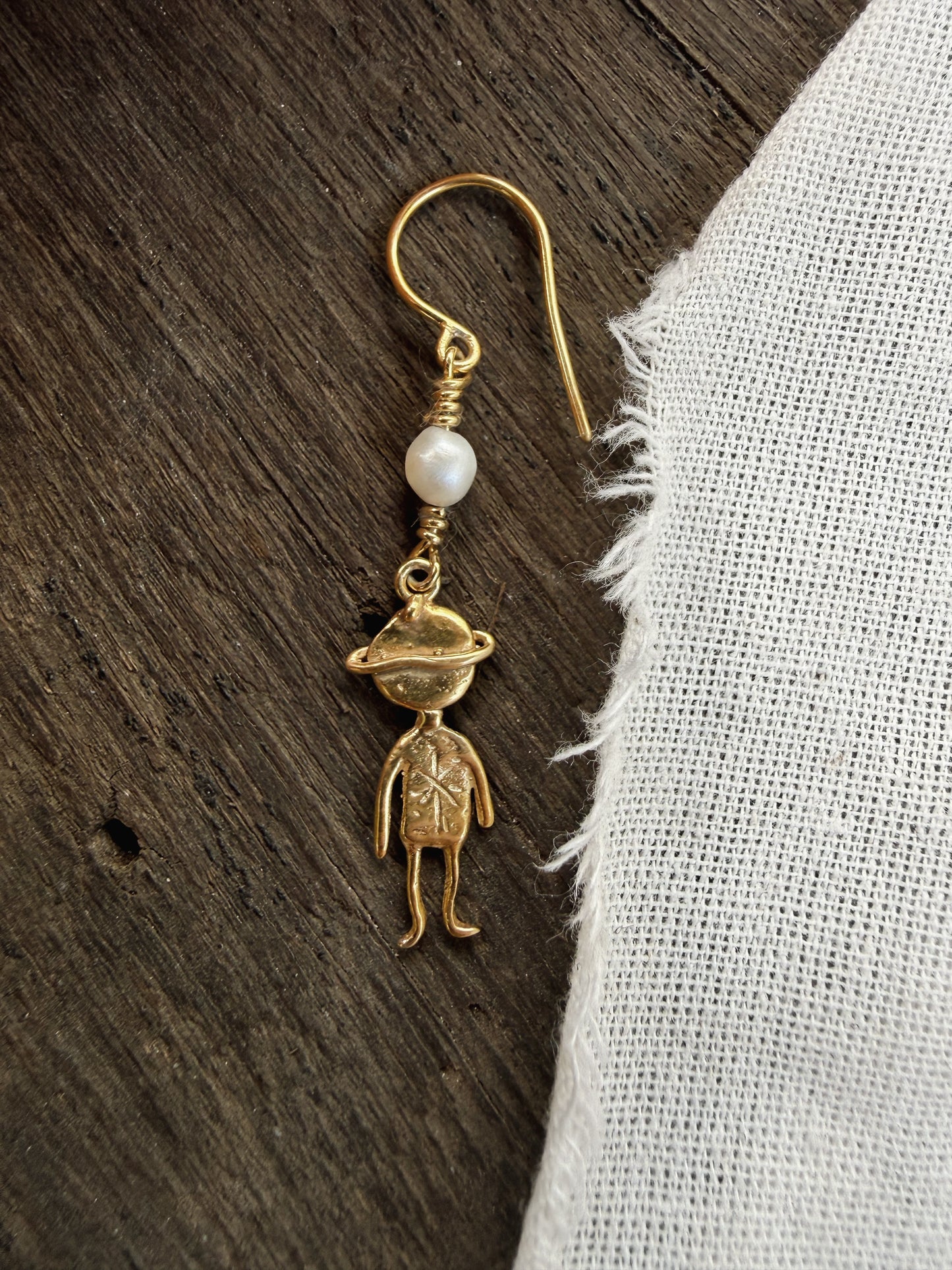 COSMO MAN PEARL DROP GOLD