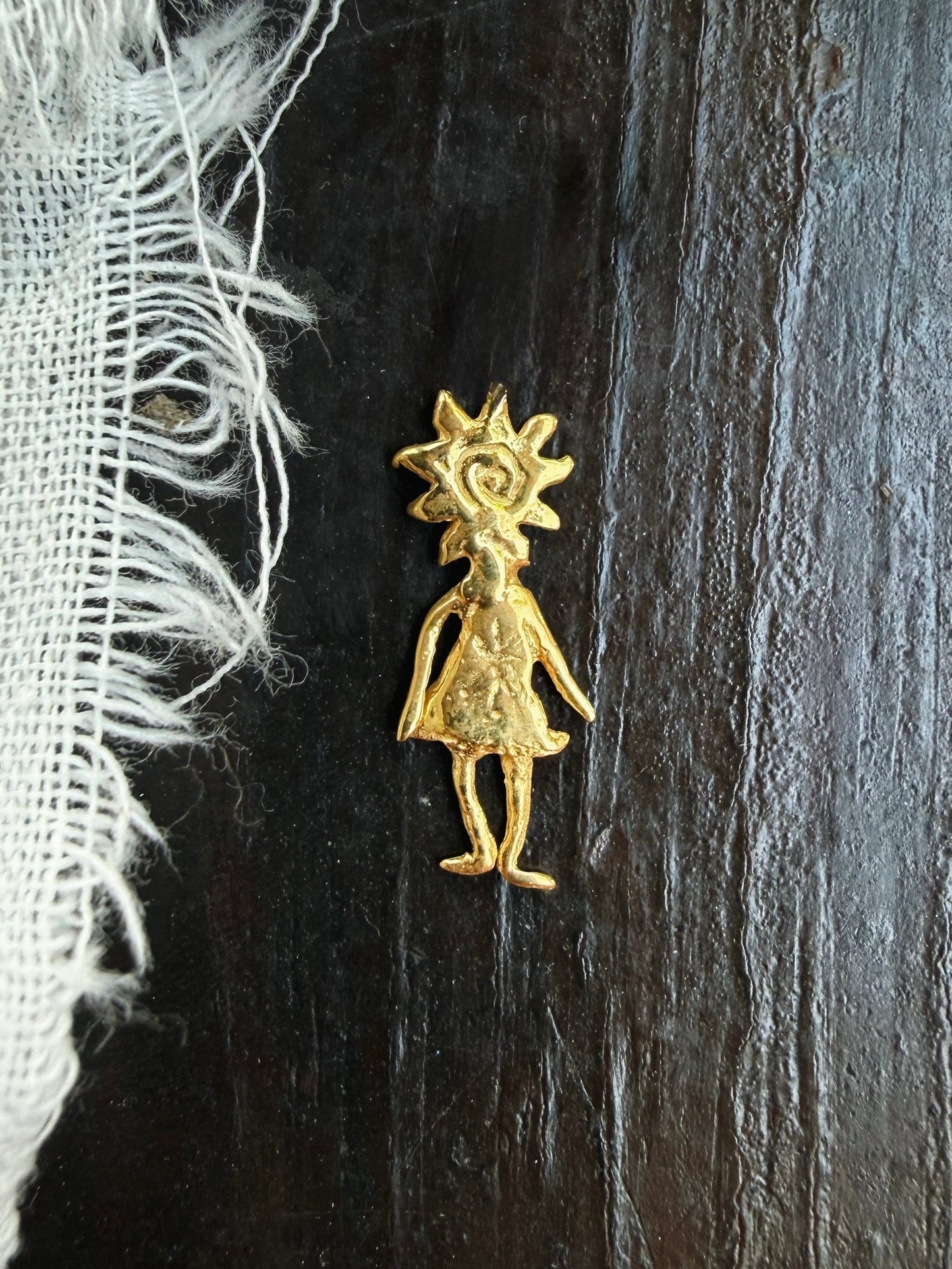 SUN GIRL STUD GOLD