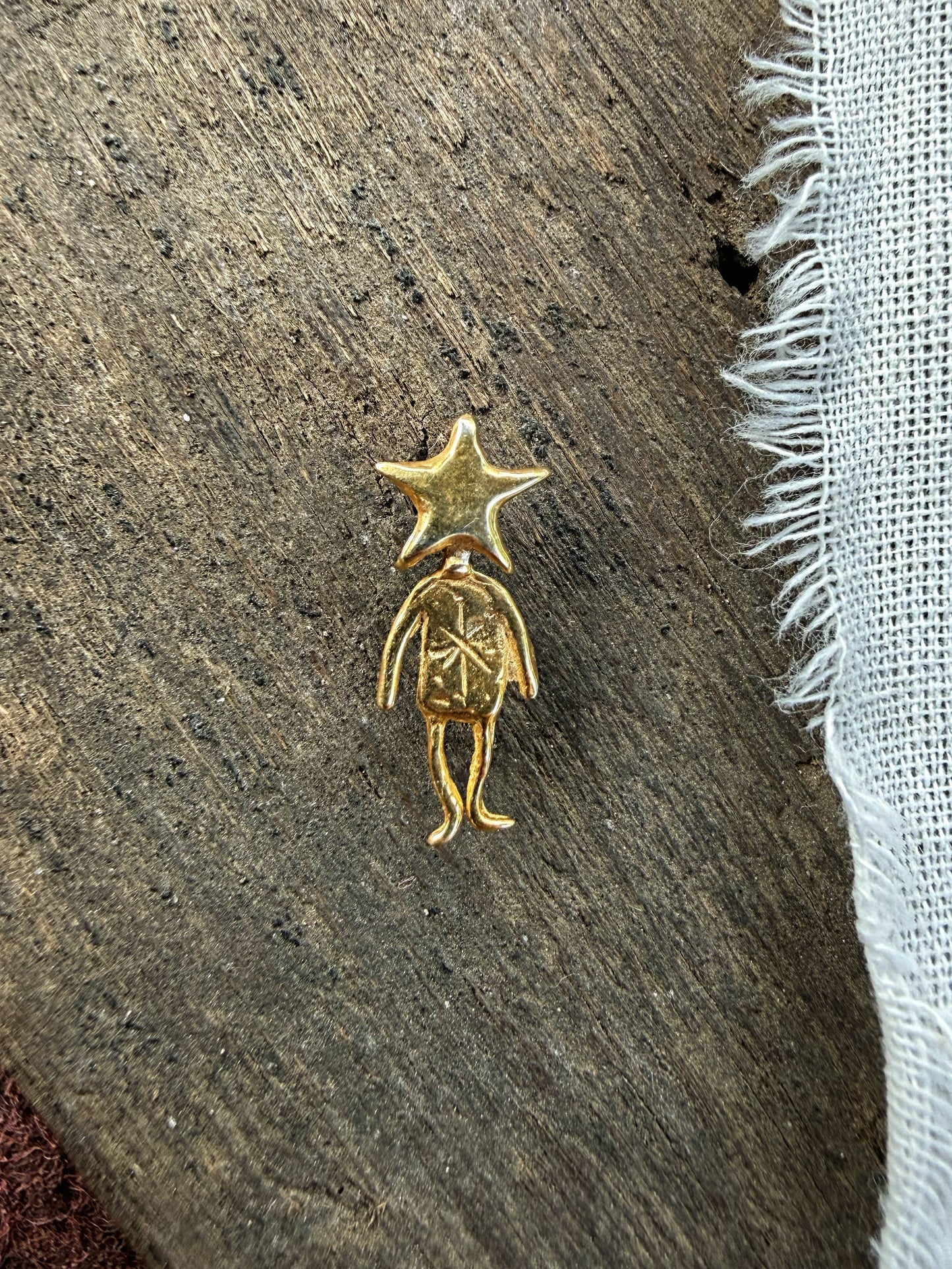 STAR MAN STUD GOLD