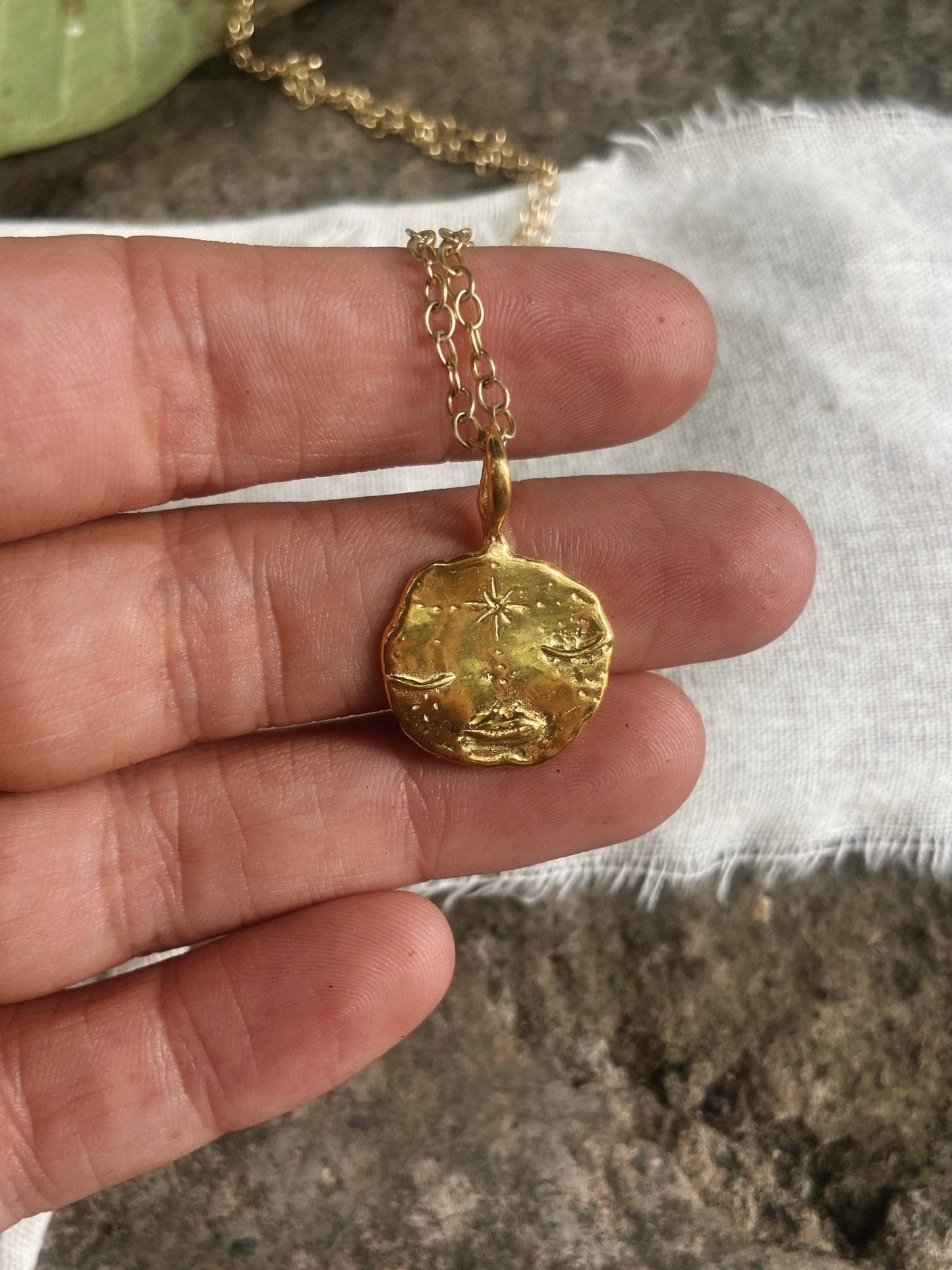 MICA  GOLD