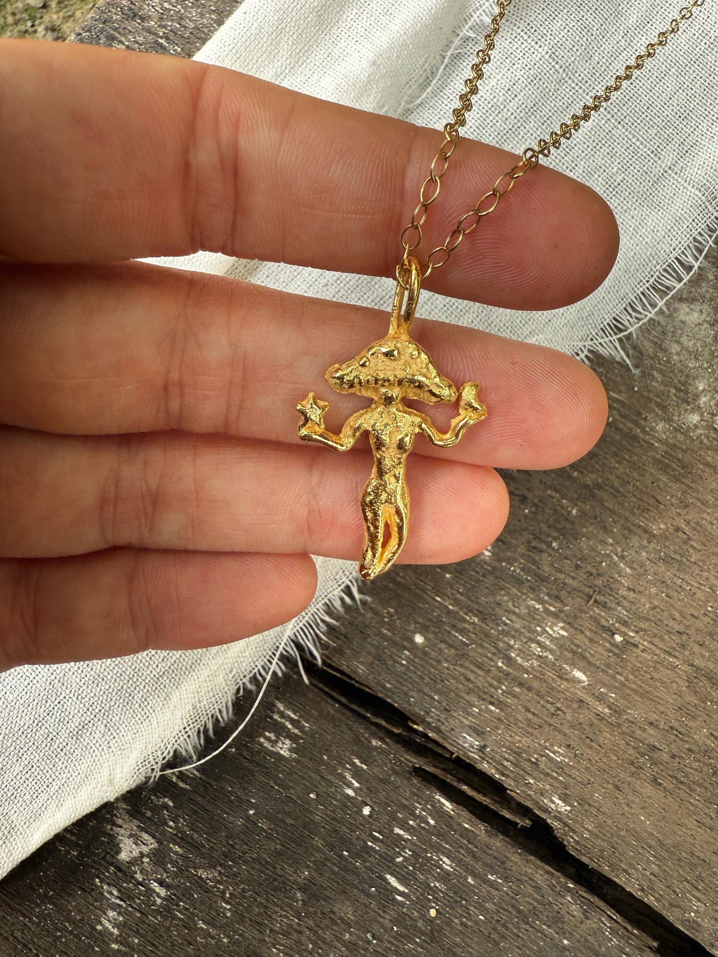 MYCELESTIA GOLD