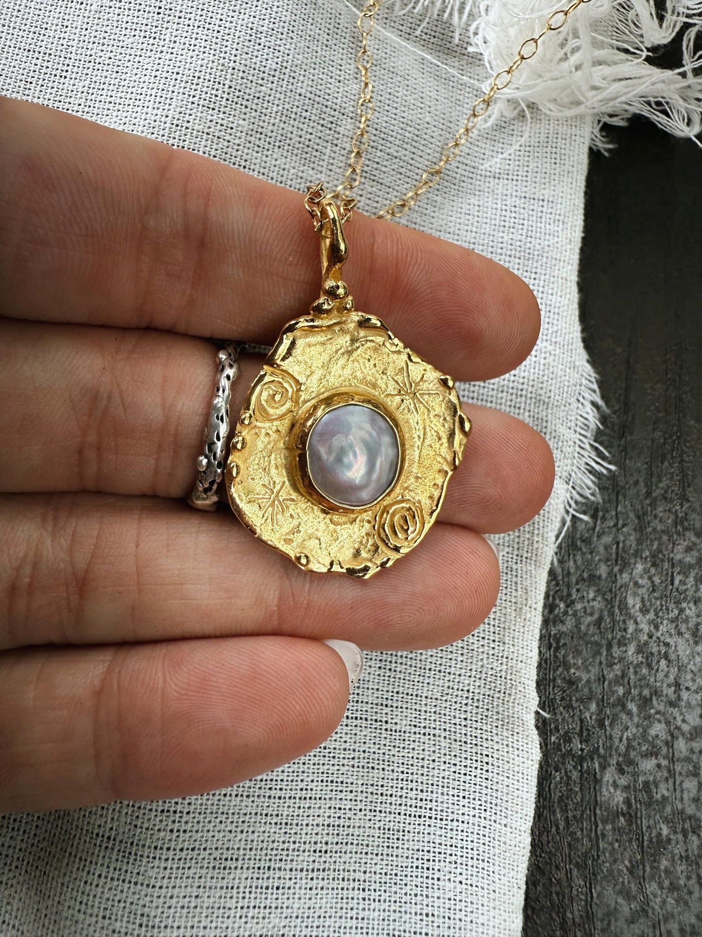 TREASURE TOKEN GOLD
