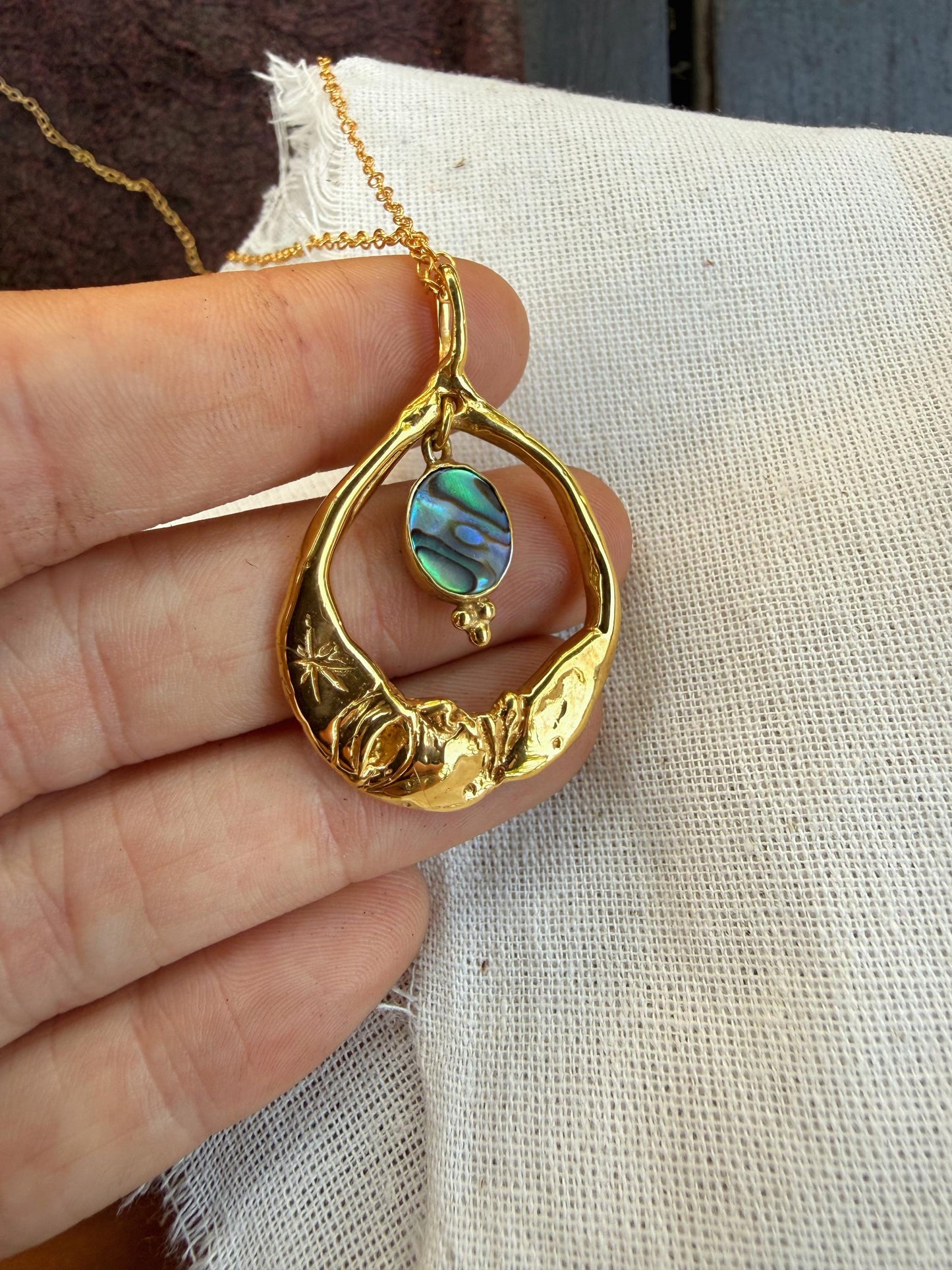 SEA MOONSWING GOLD